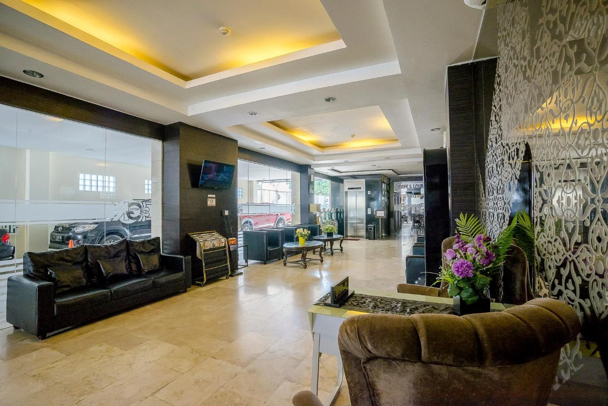 Area and facilities in Hotel Grand Kartika