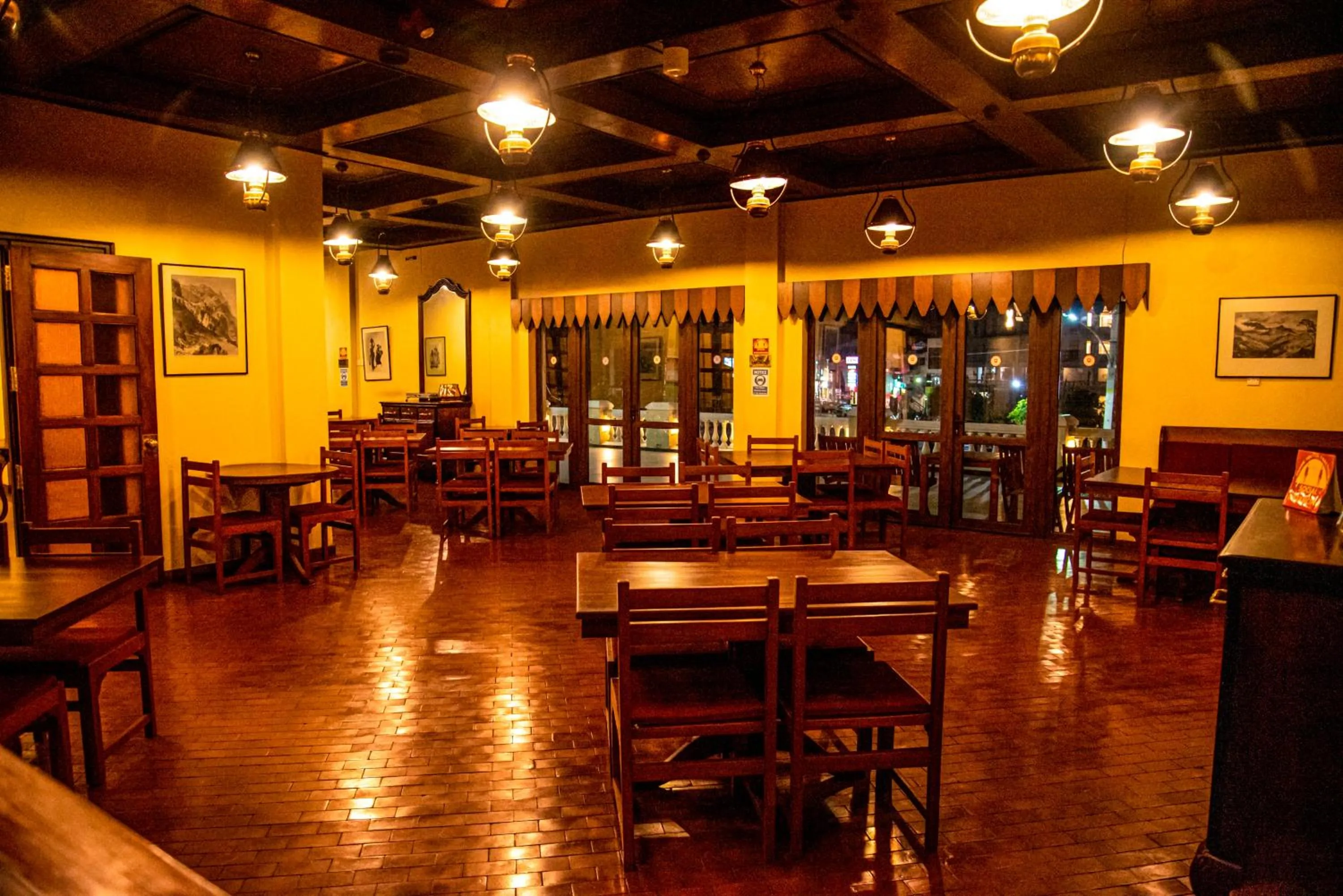 Restaurant/places to eat in Windsor Hotel