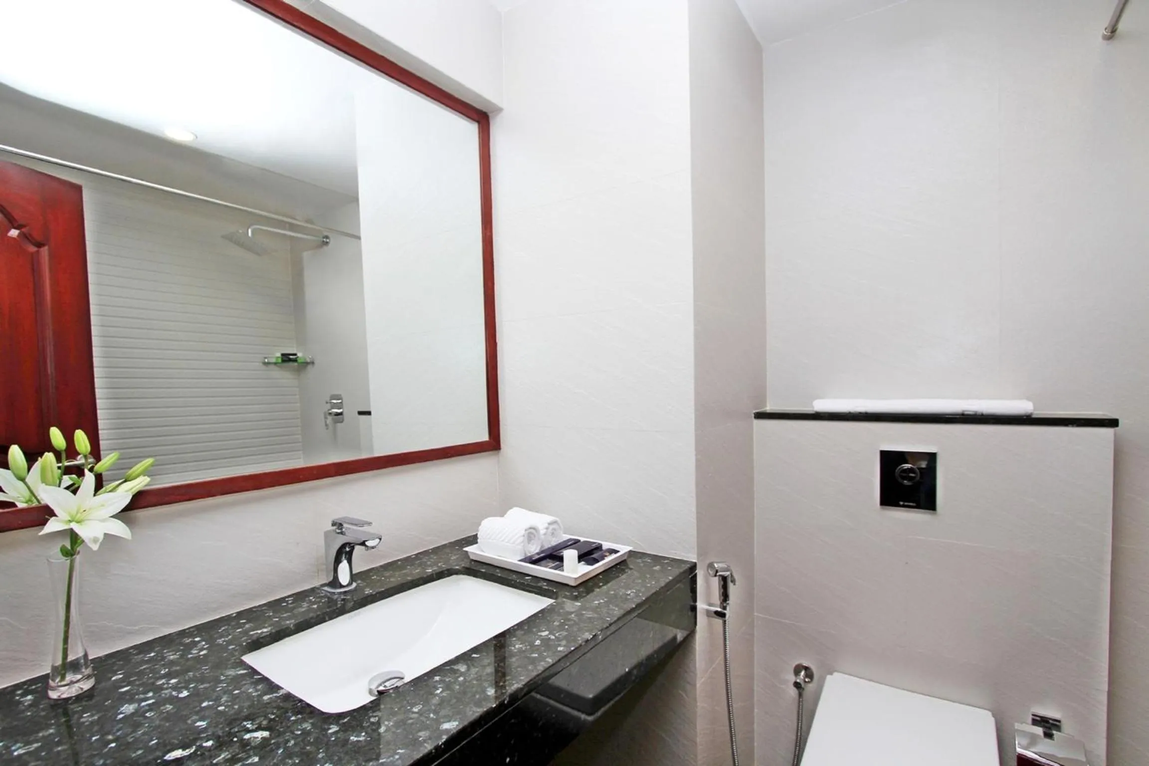 Shower in The Rialto Hotel