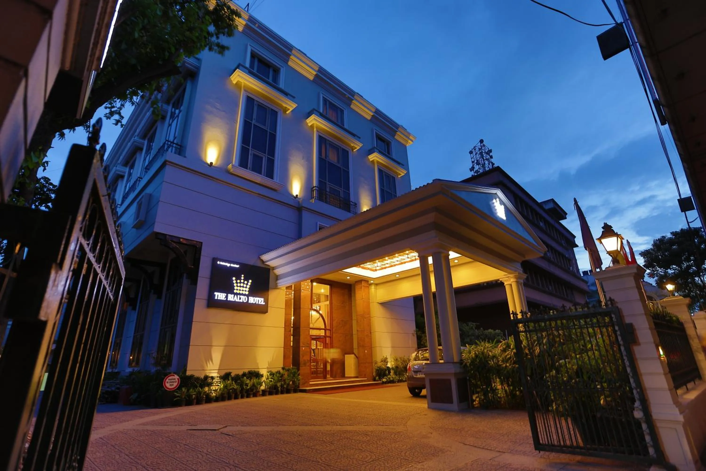 Facade/entrance in The Rialto Hotel
