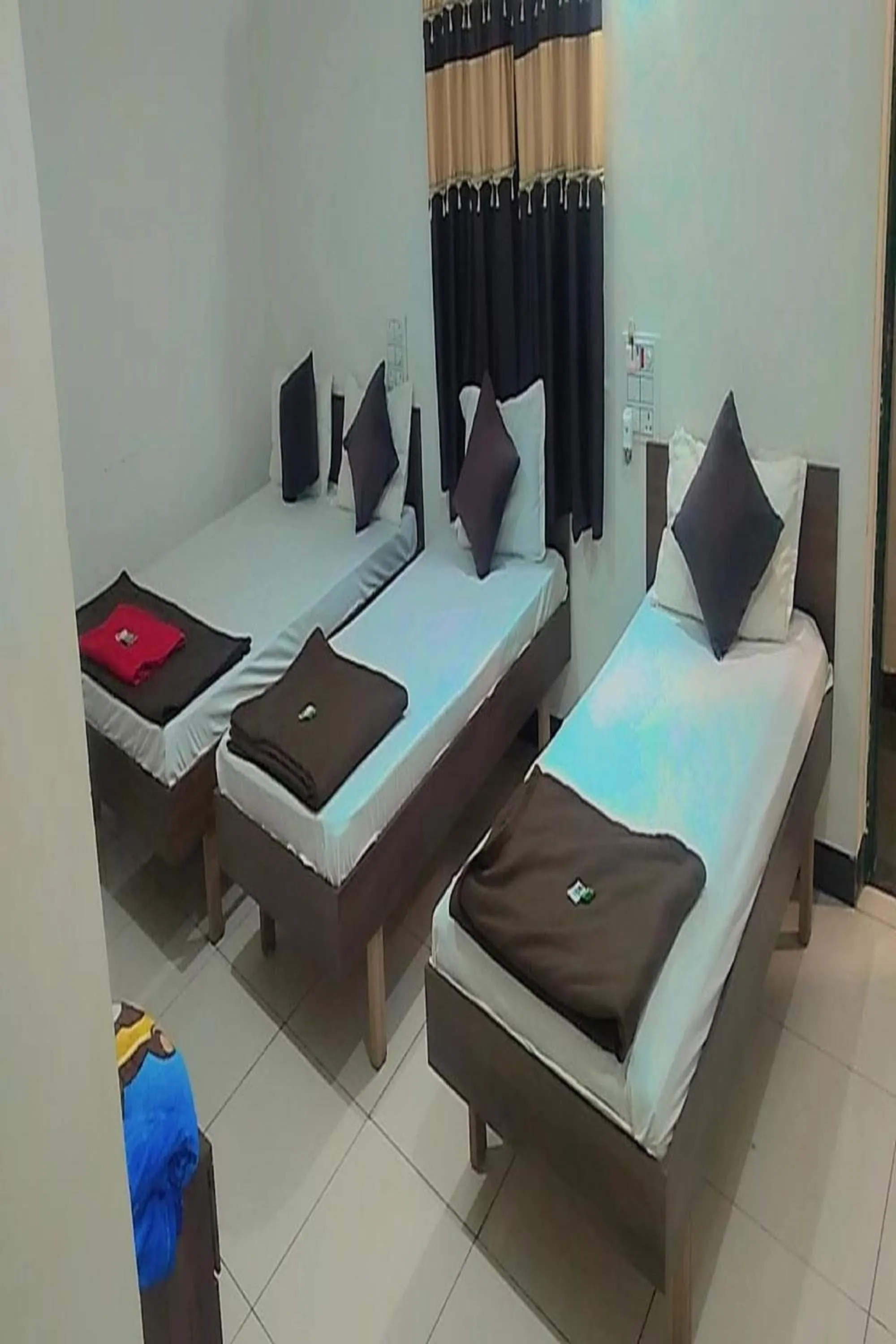 Bedroom, Bed in Hotel Kaanha - Dwarka