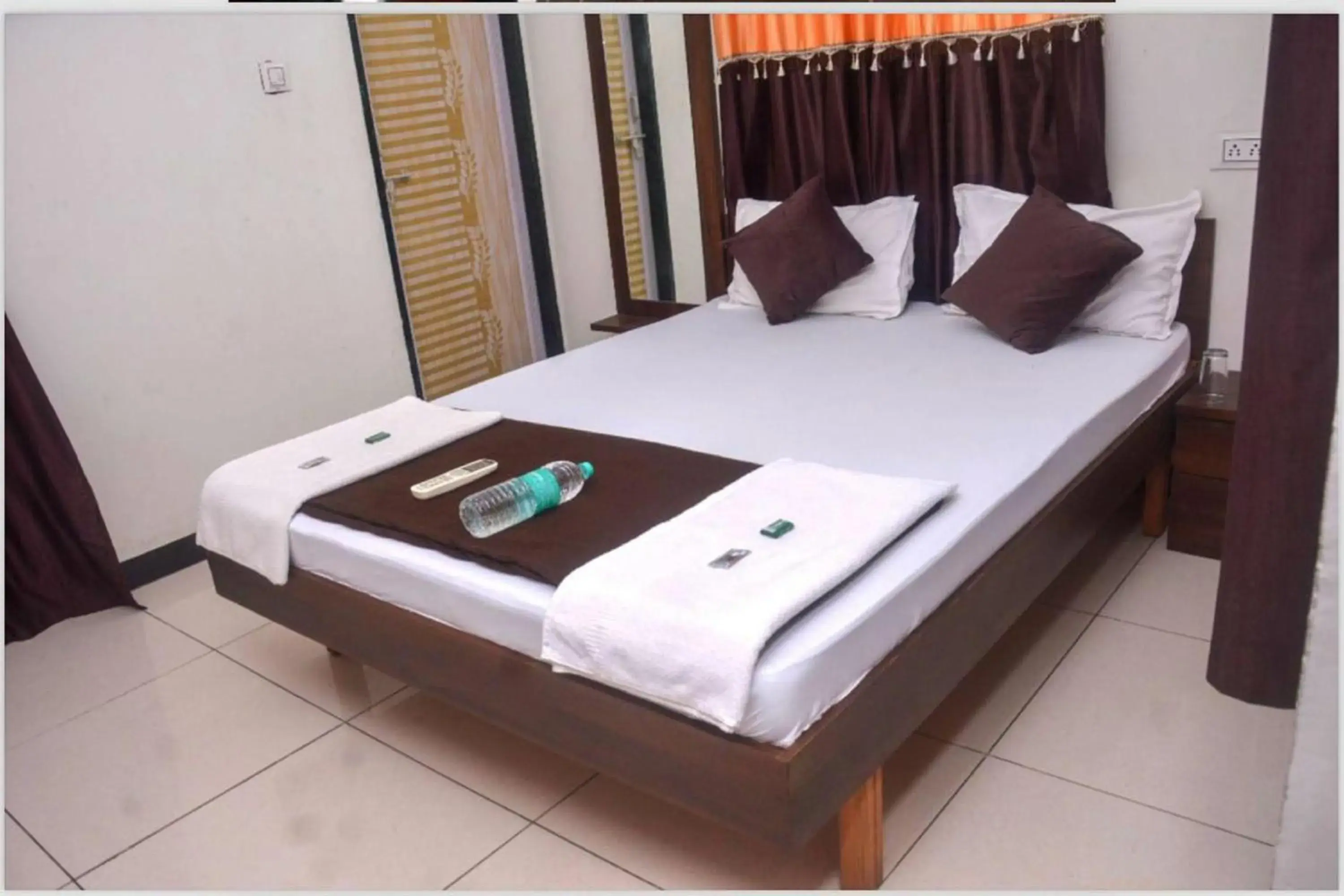 Bedroom, Bed in Hotel Kaanha - Dwarka Bedroom, Bed in Hotel Kaanha - Dwarka