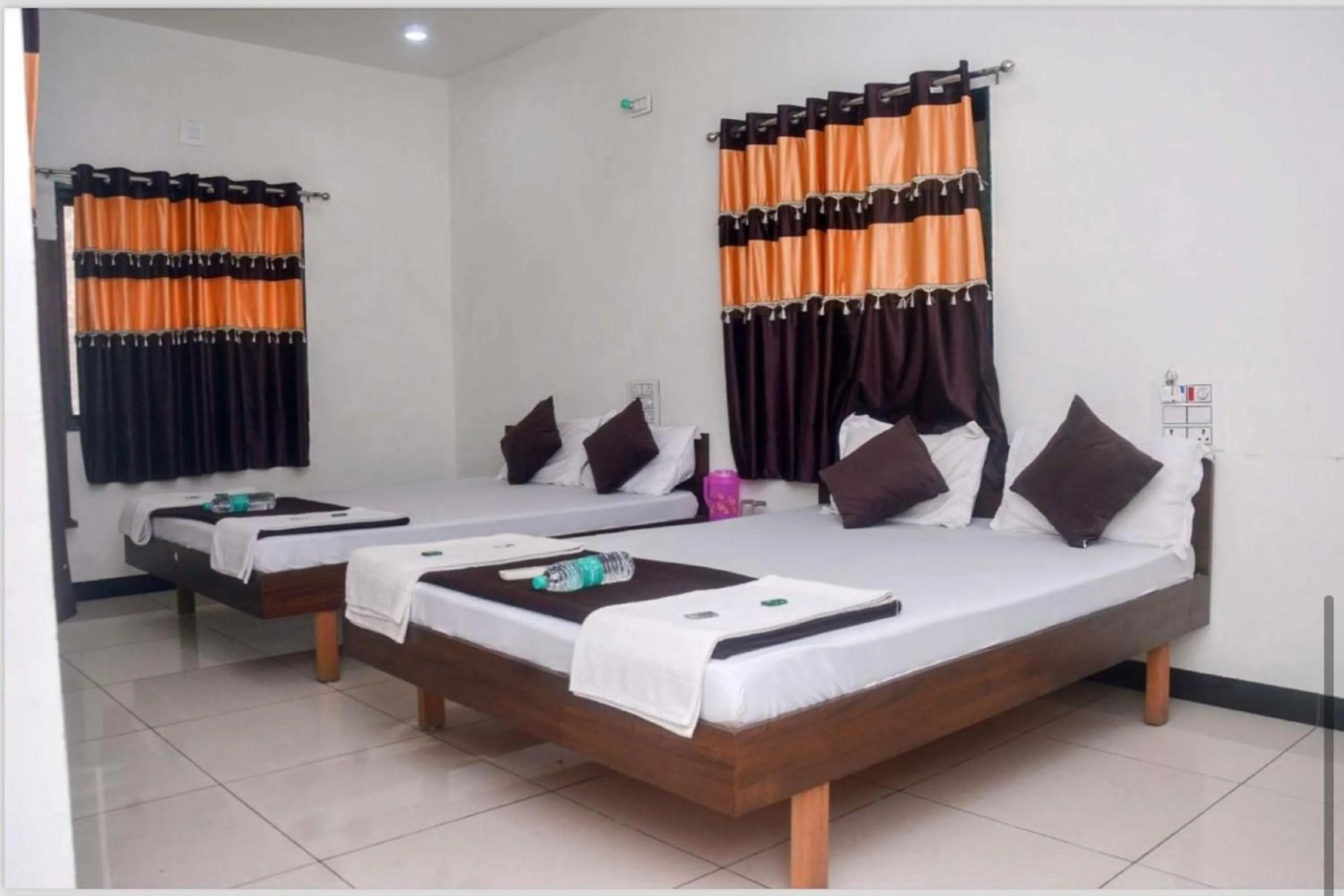 Bedroom, Bed in Hotel Kaanha - Dwarka