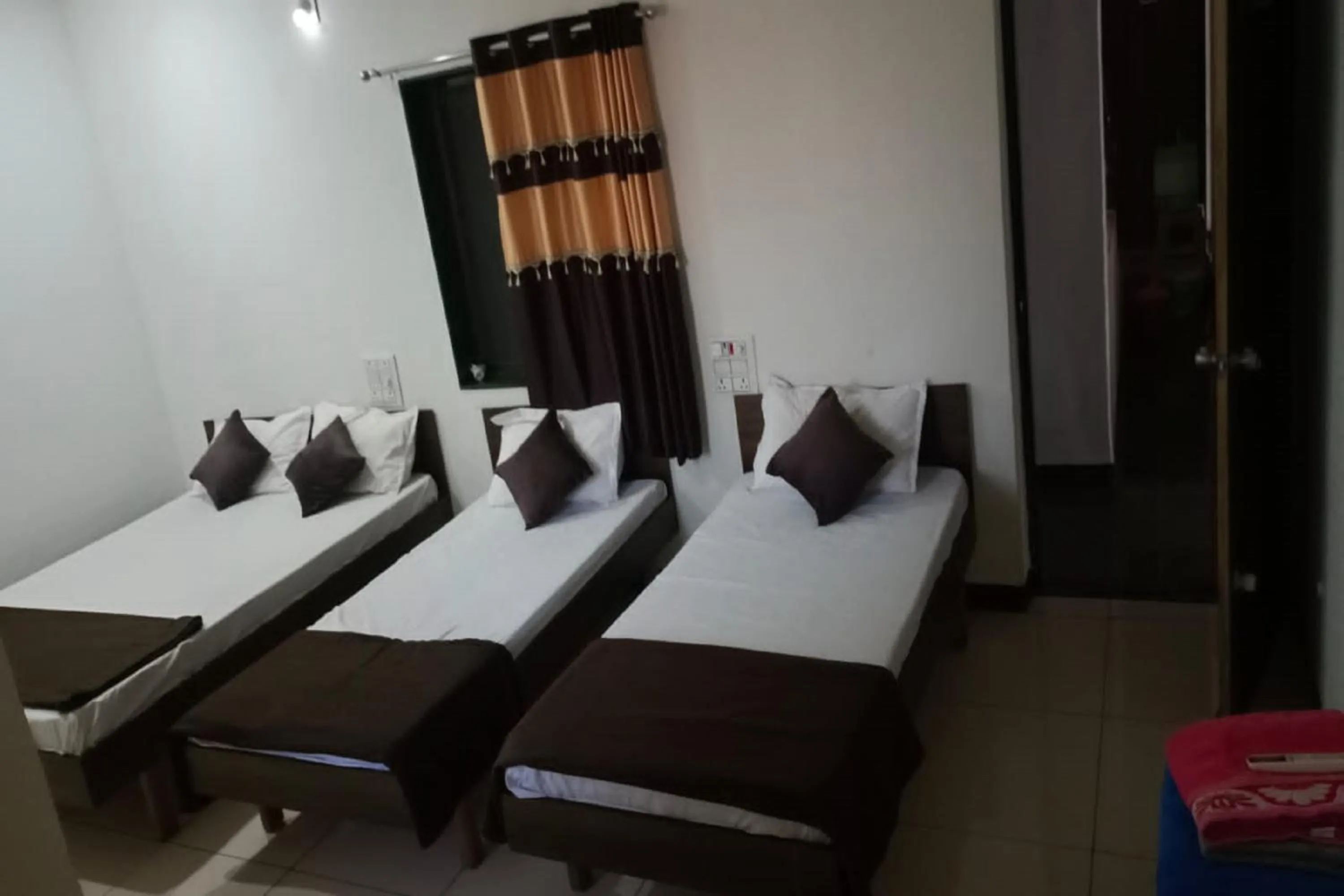 Bedroom, Bed in Hotel Kaanha - Dwarka