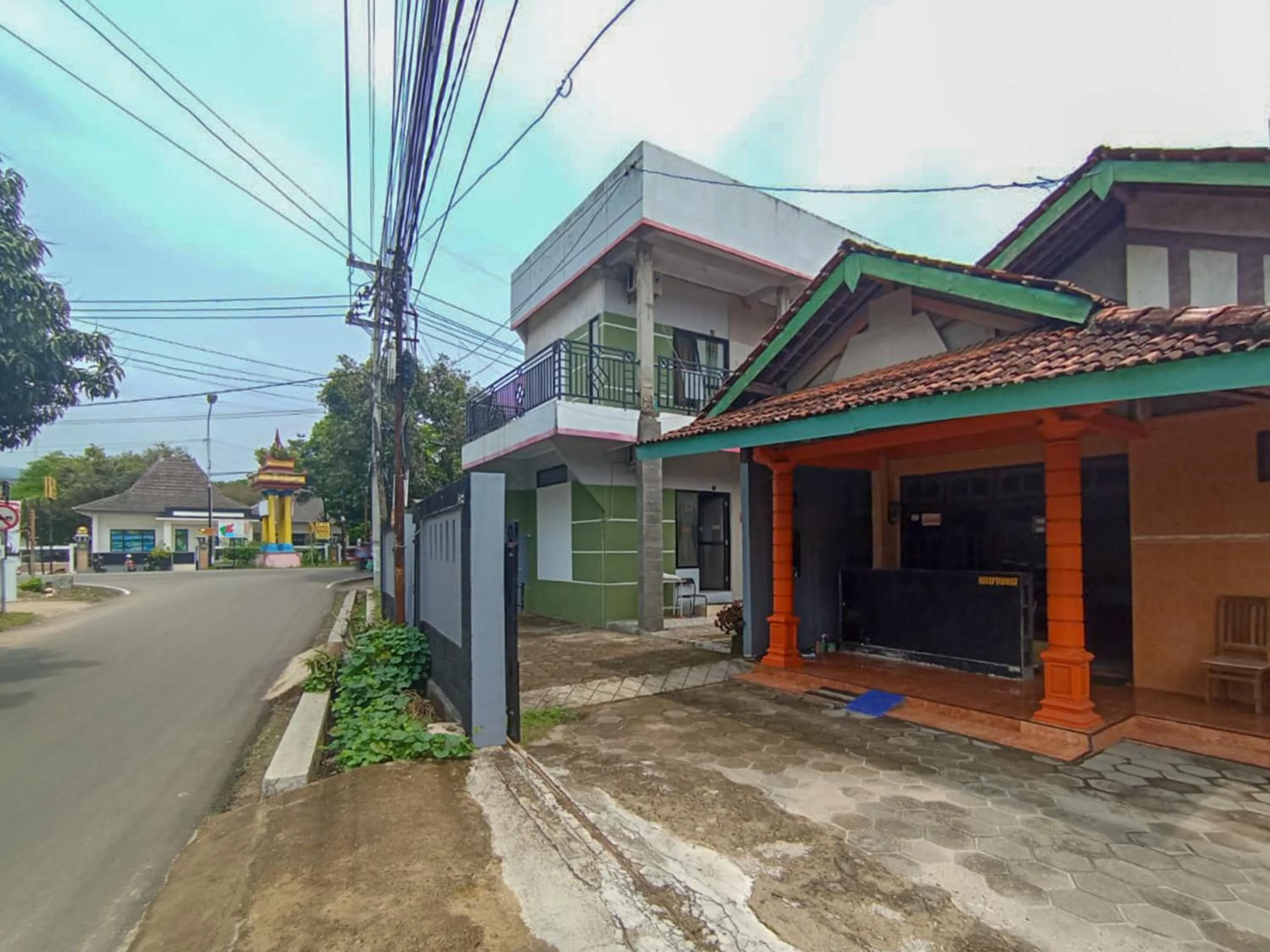 RedDoorz at Penginapan Hello Pacitan