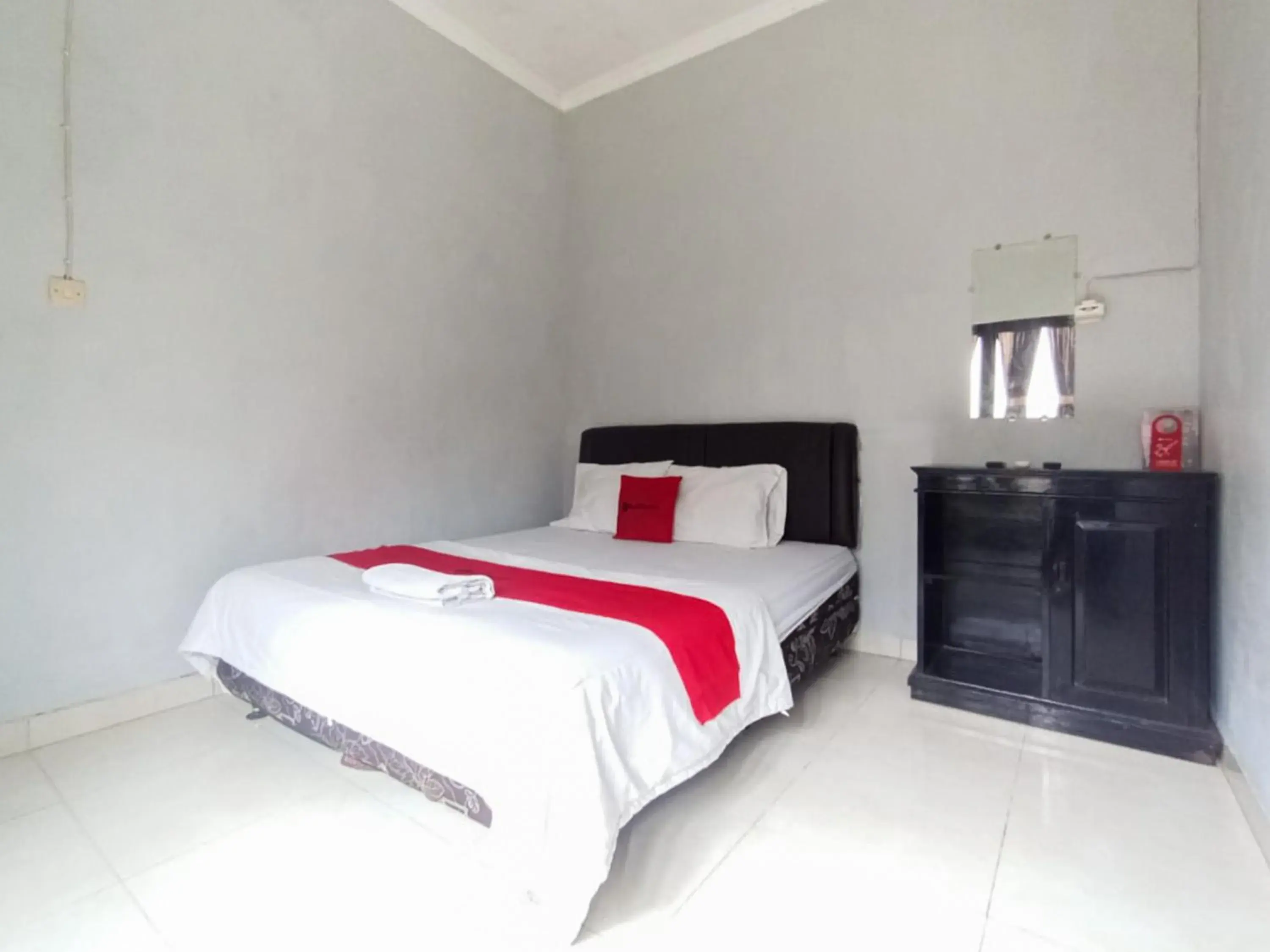 RedDoorz at Penginapan Hello Pacitan RedDoorz at Penginapan Hello Pacitan
