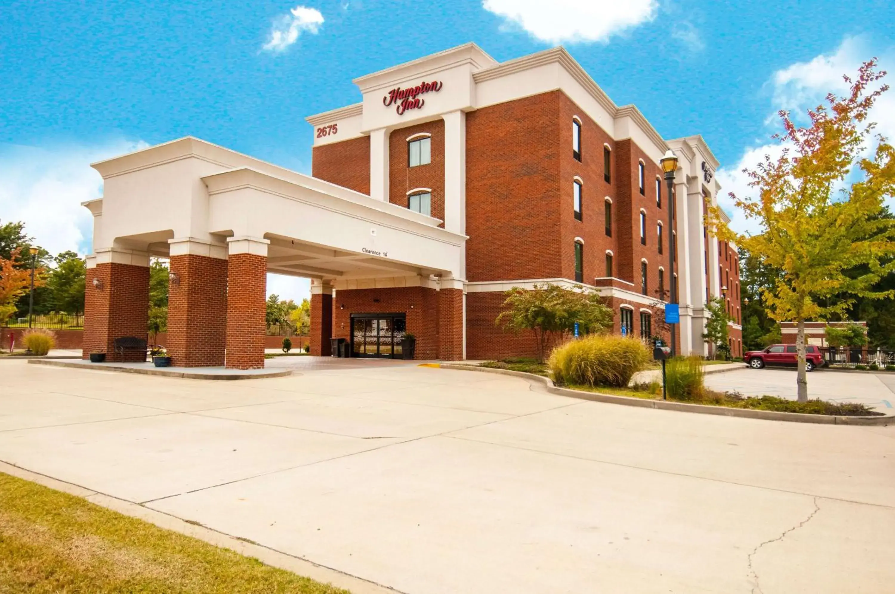 Property building in Hampton Inn Hernando, MS Property building in Hampton Inn Hernando, MS