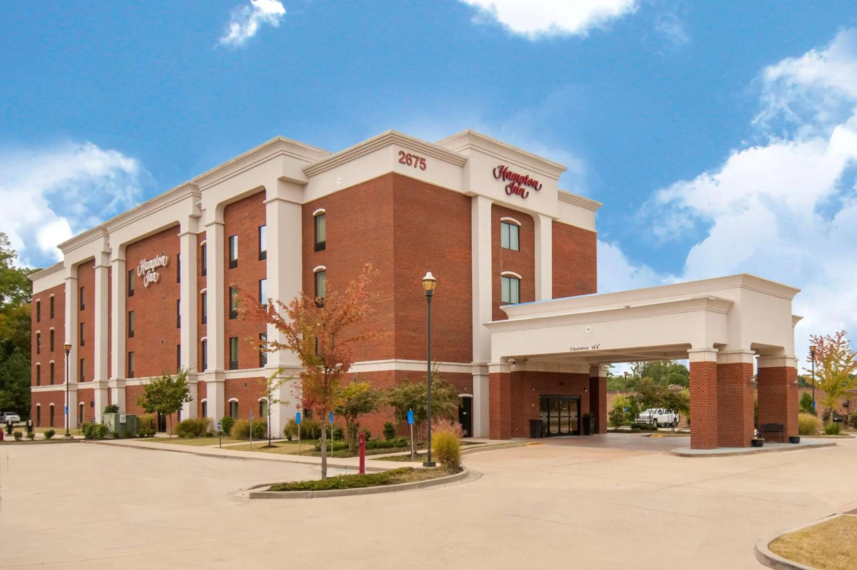 Property building in Hampton Inn Hernando, MS
