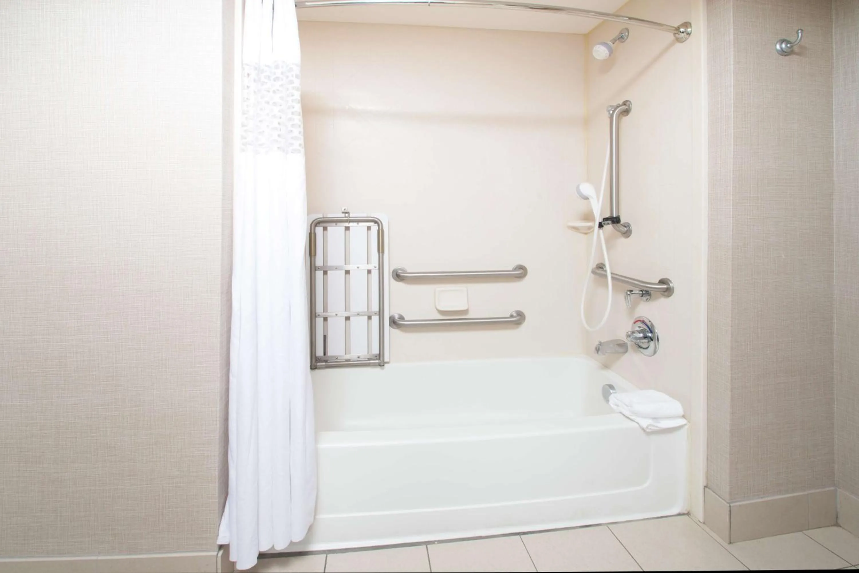 Bathroom in Hampton Inn Hernando, MS