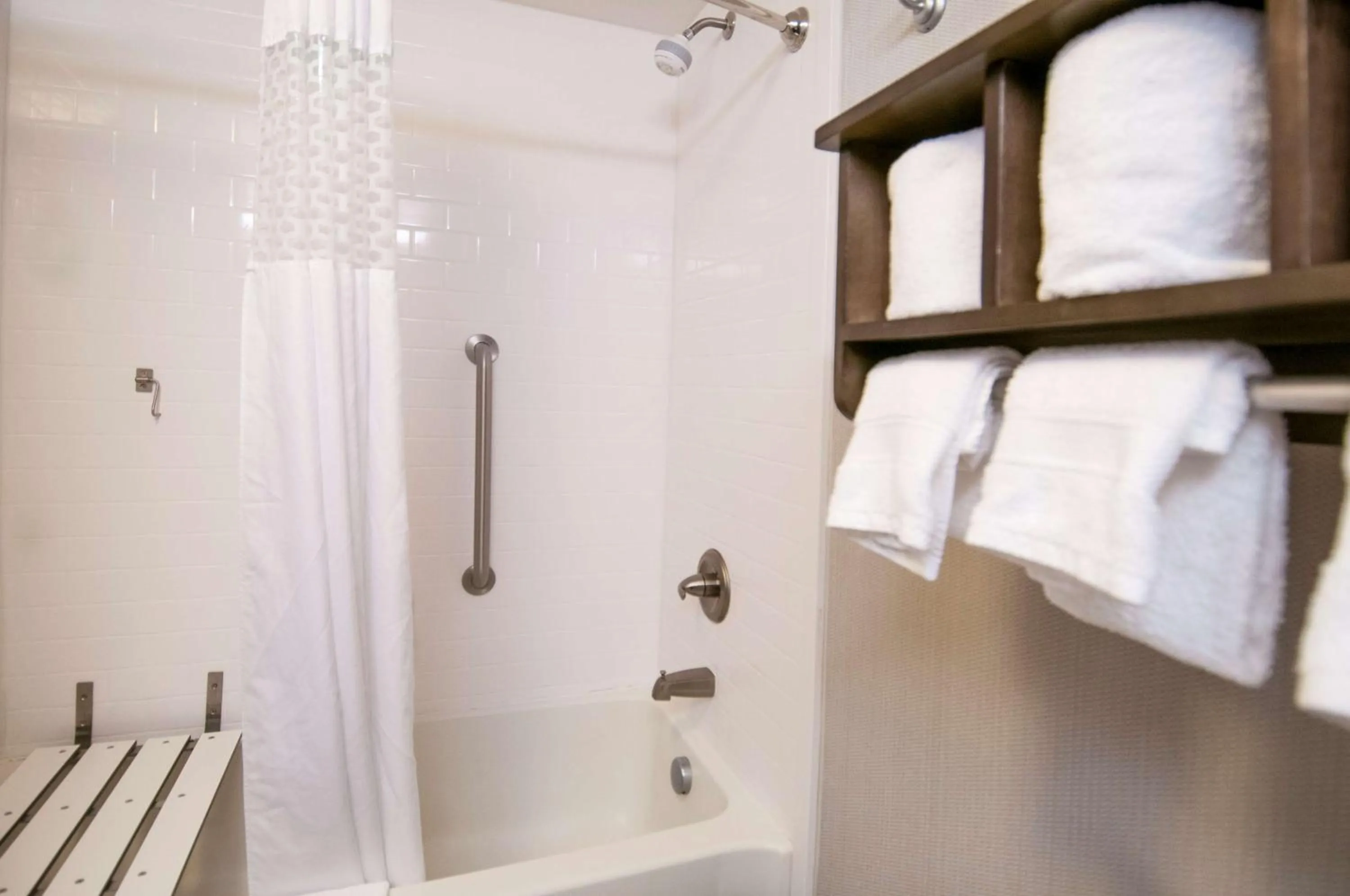 Bathroom in Hampton Inn Hernando, MS