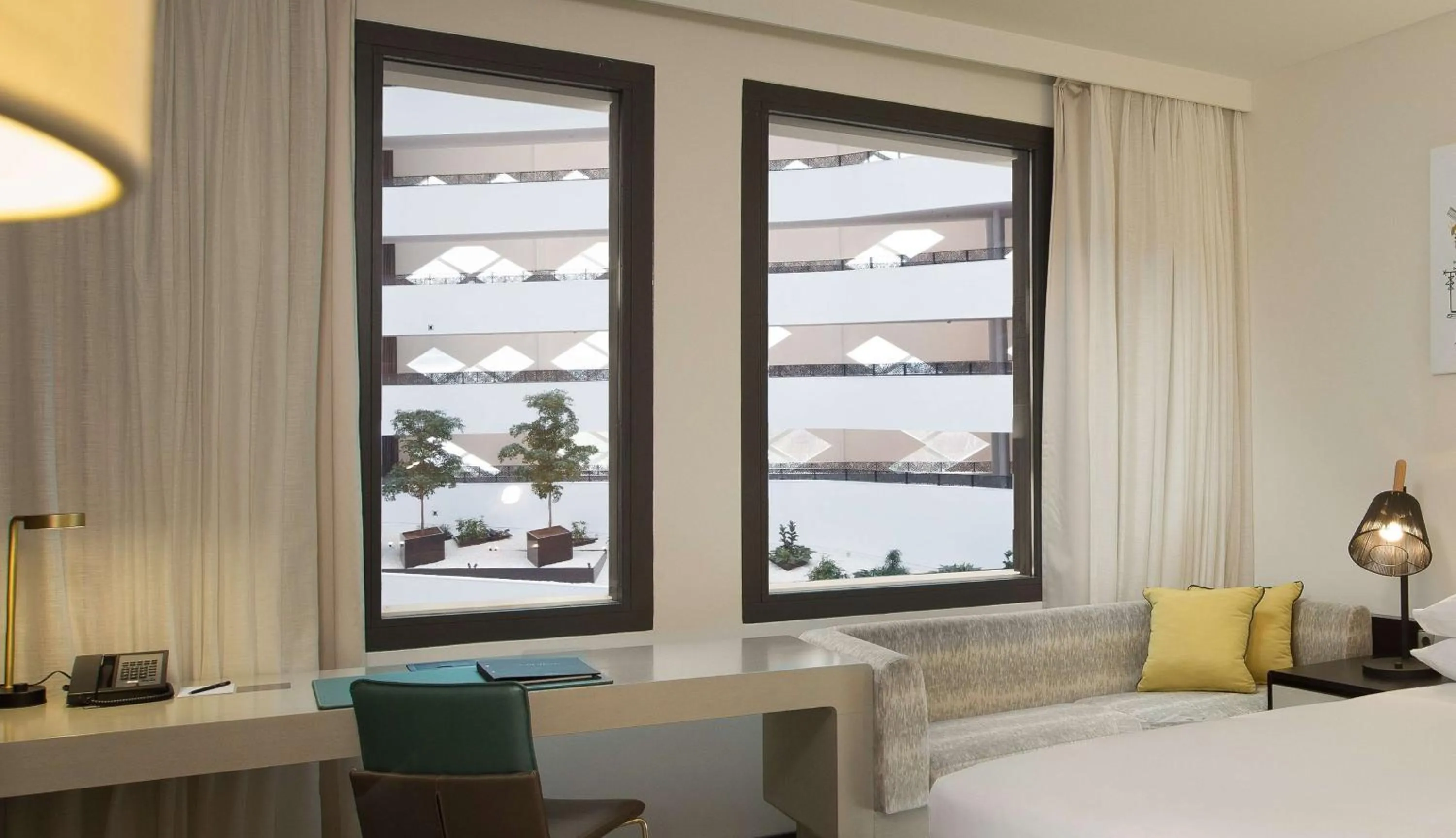 Bedroom, Bed in Hilton Amsterdam Airport Schiphol