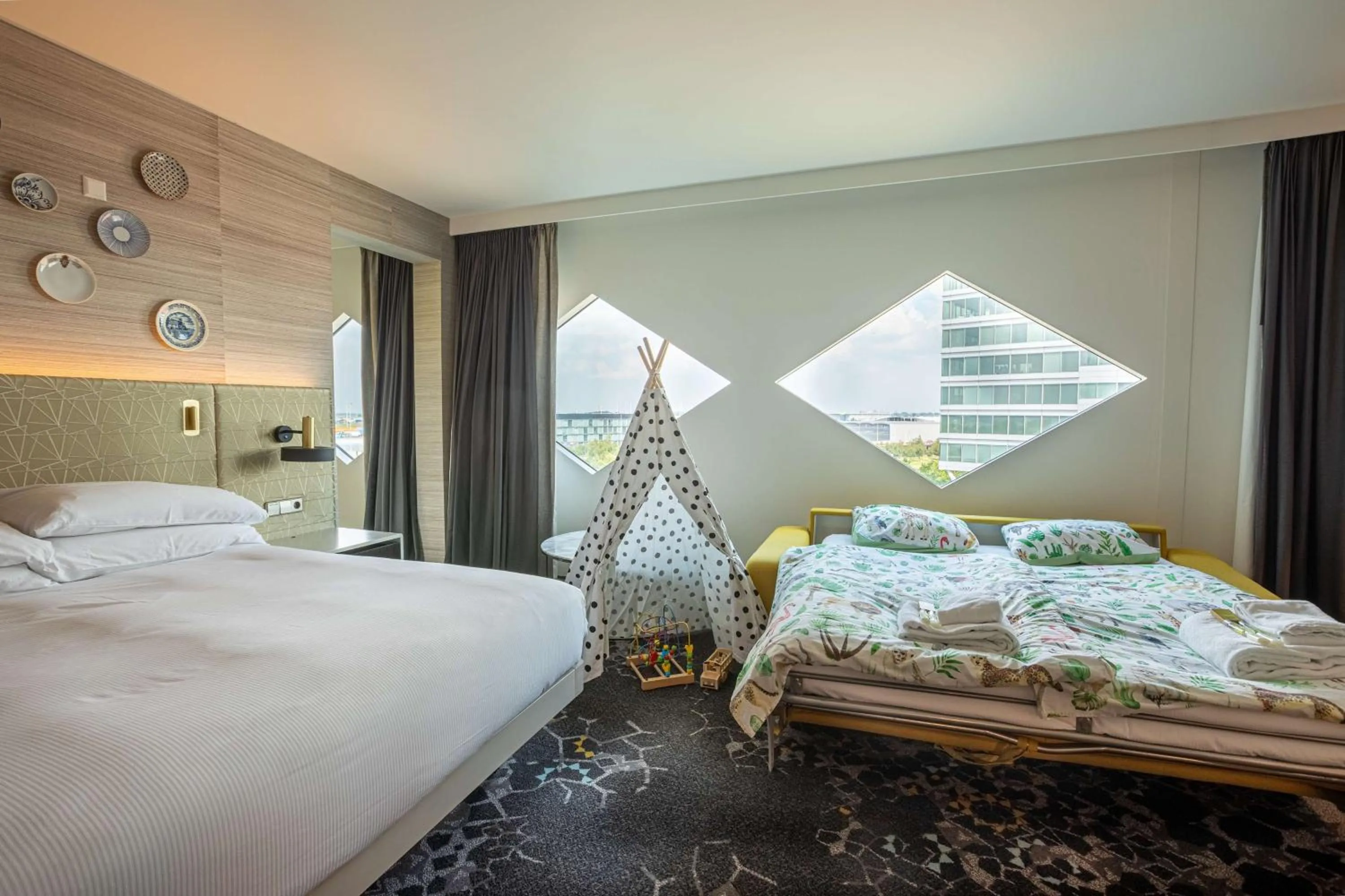 Bed in Hilton Amsterdam Airport Schiphol