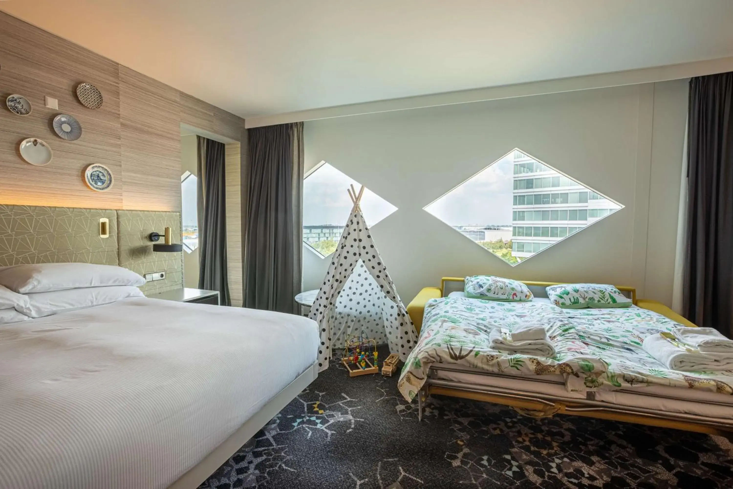Family Room in Hilton Amsterdam Airport Schiphol Family Room in Hilton Amsterdam Airport Schiphol