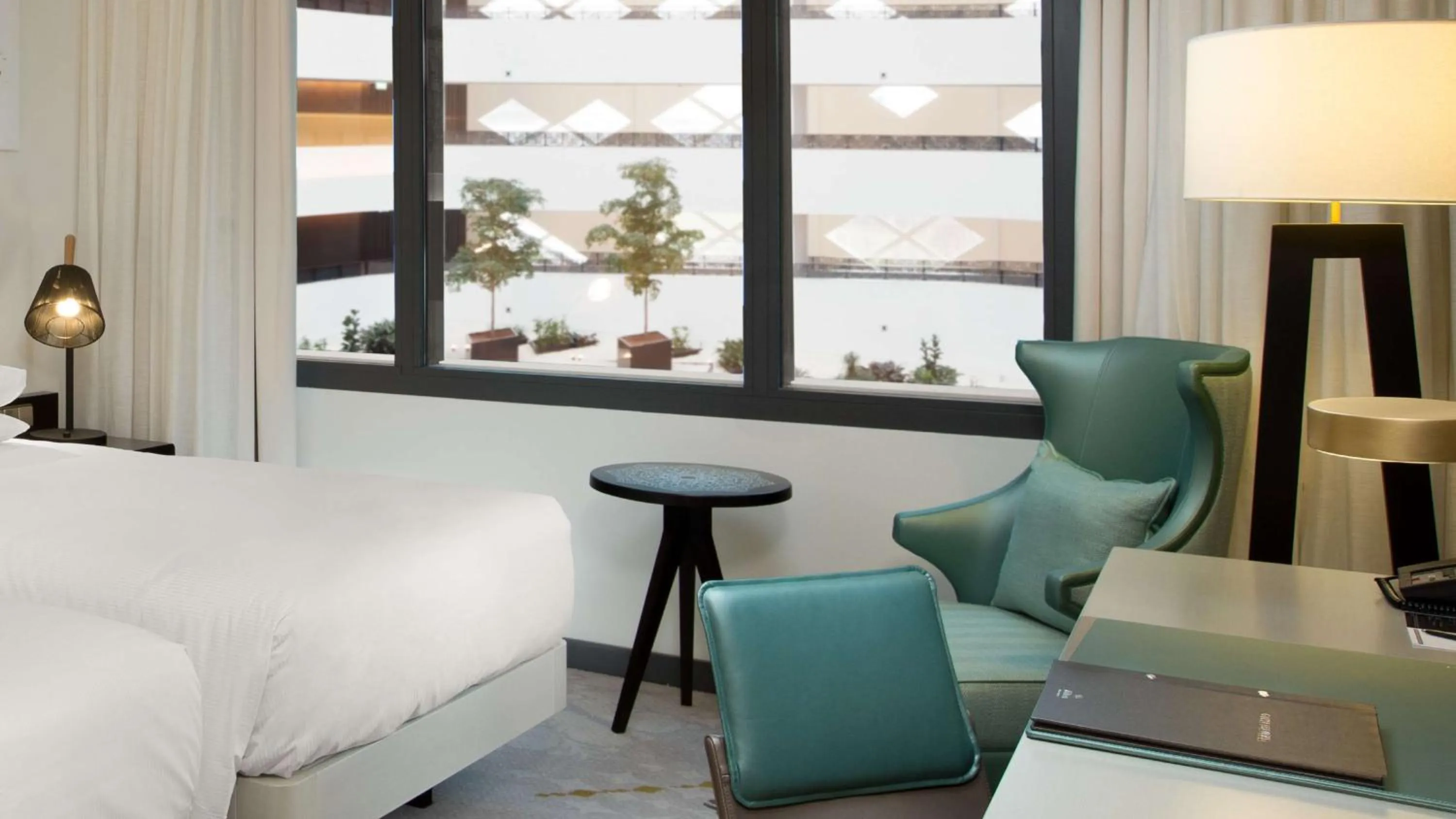 Bedroom, Bed in Hilton Amsterdam Airport Schiphol