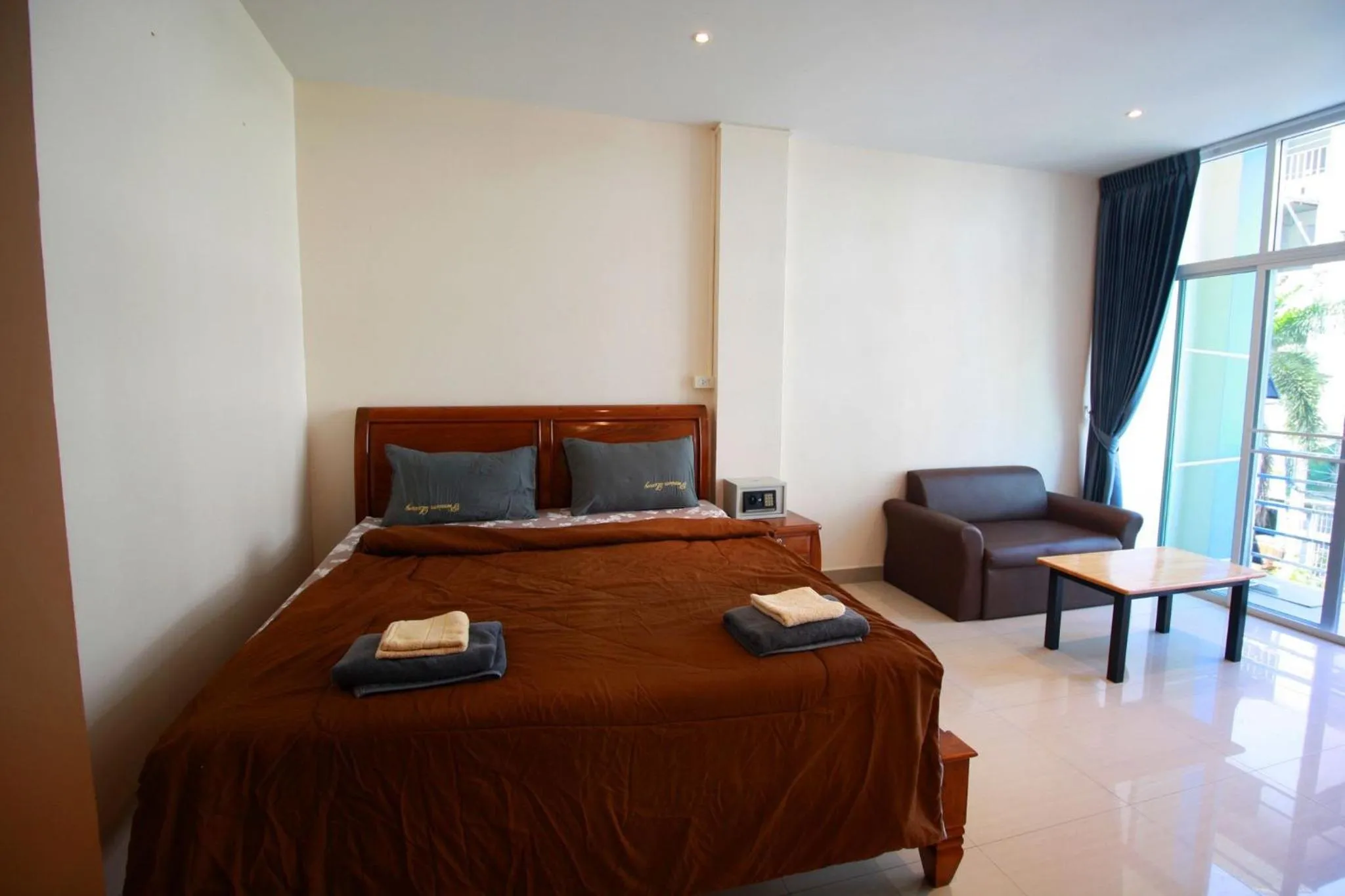 Photo of the whole room, Bed in Sorot Darika Jomtien Beach
