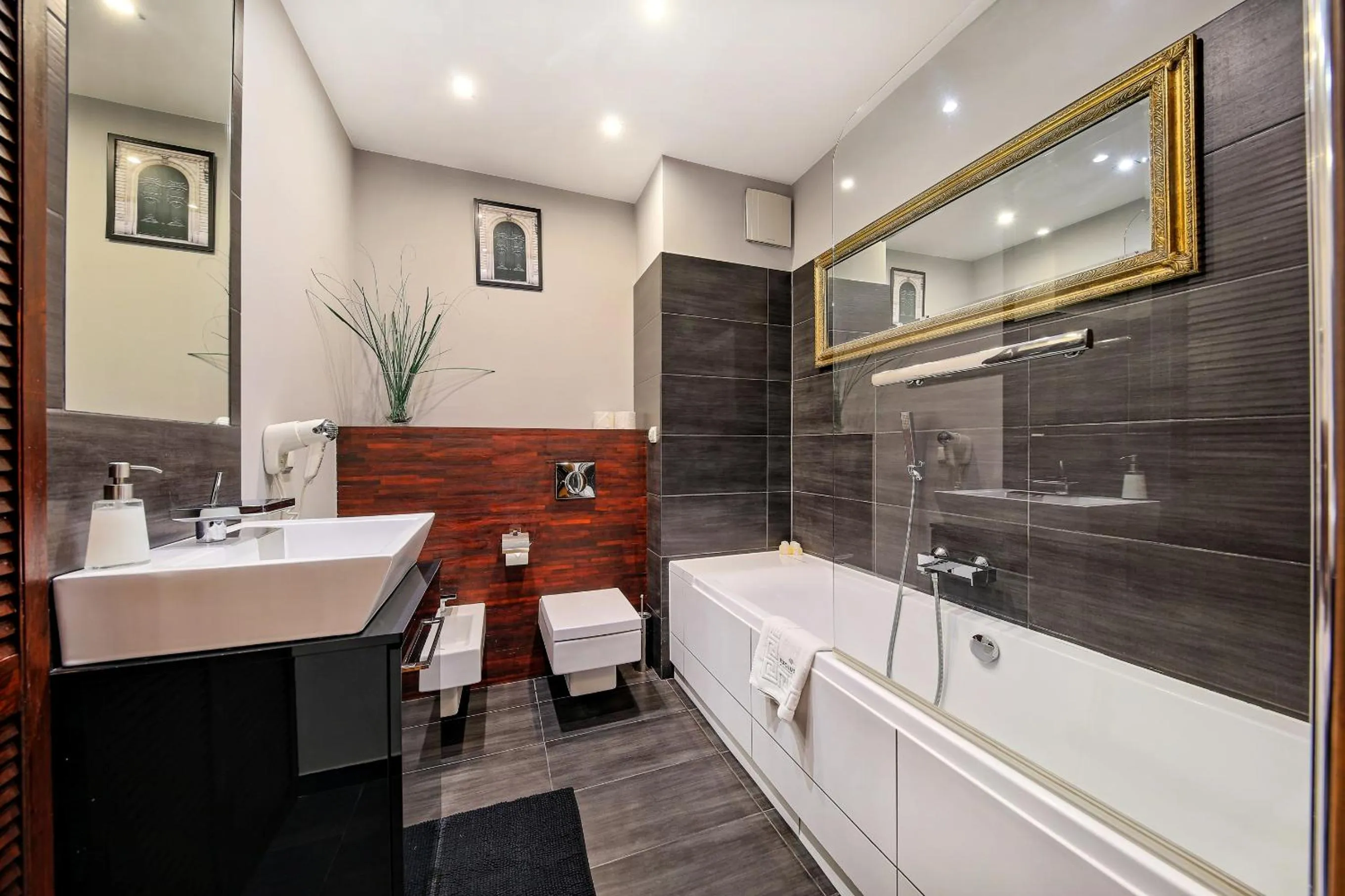 Shower in inQse Warsaw Centre