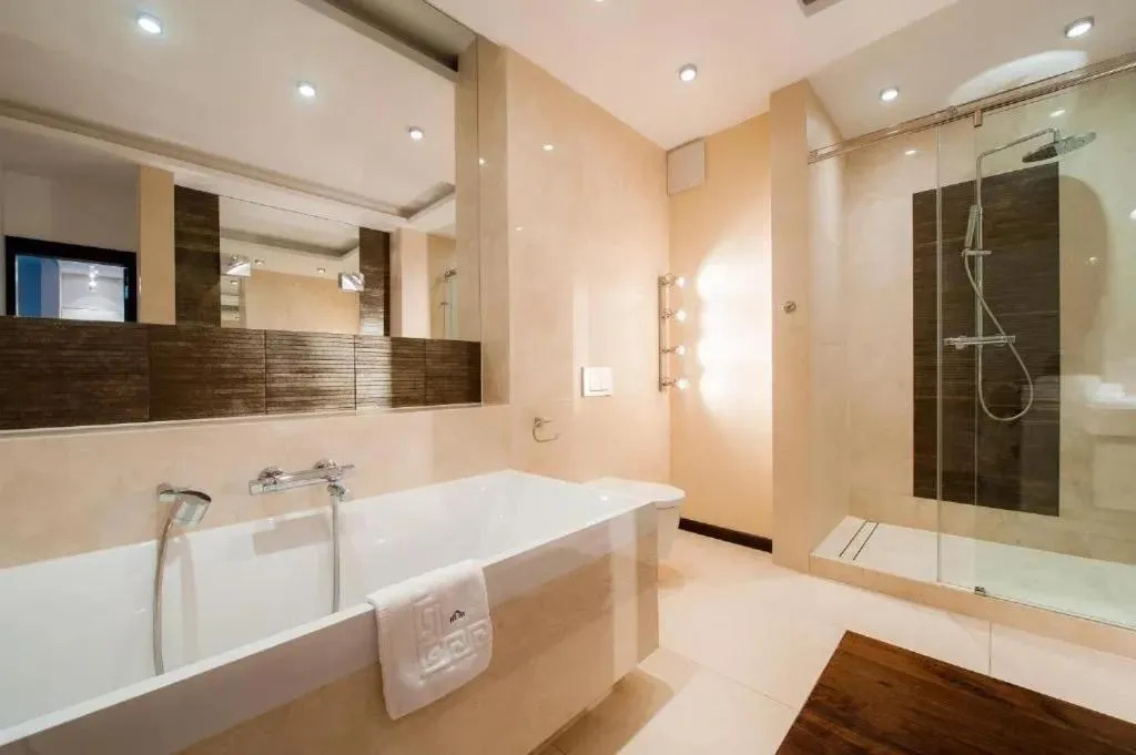 Shower in inQse Warsaw Centre