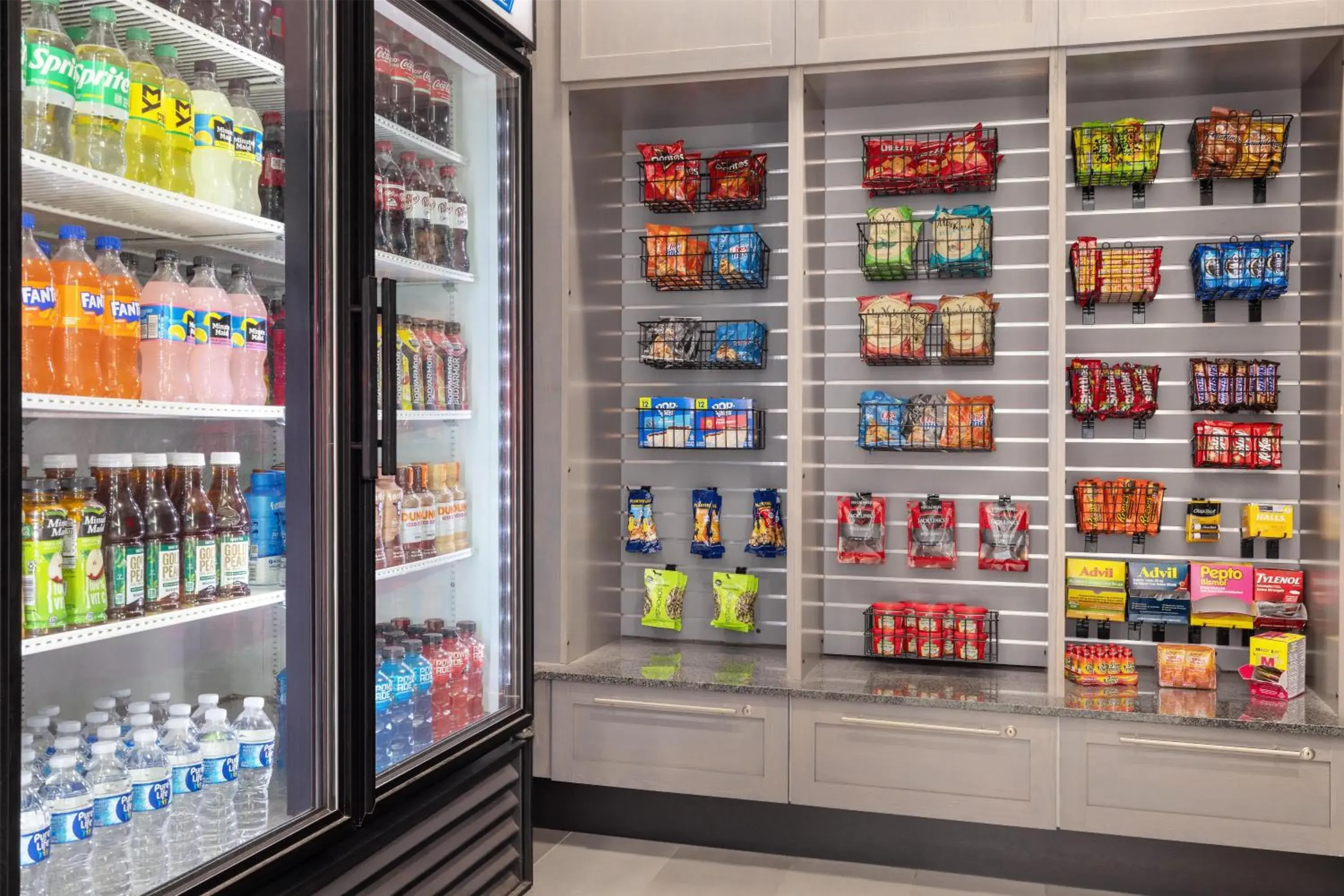 Restaurant/places to eat in Embassy Suites Charlotte/Ayrsley Restaurant/places to eat in Embassy Suites Charlotte/Ayrsley