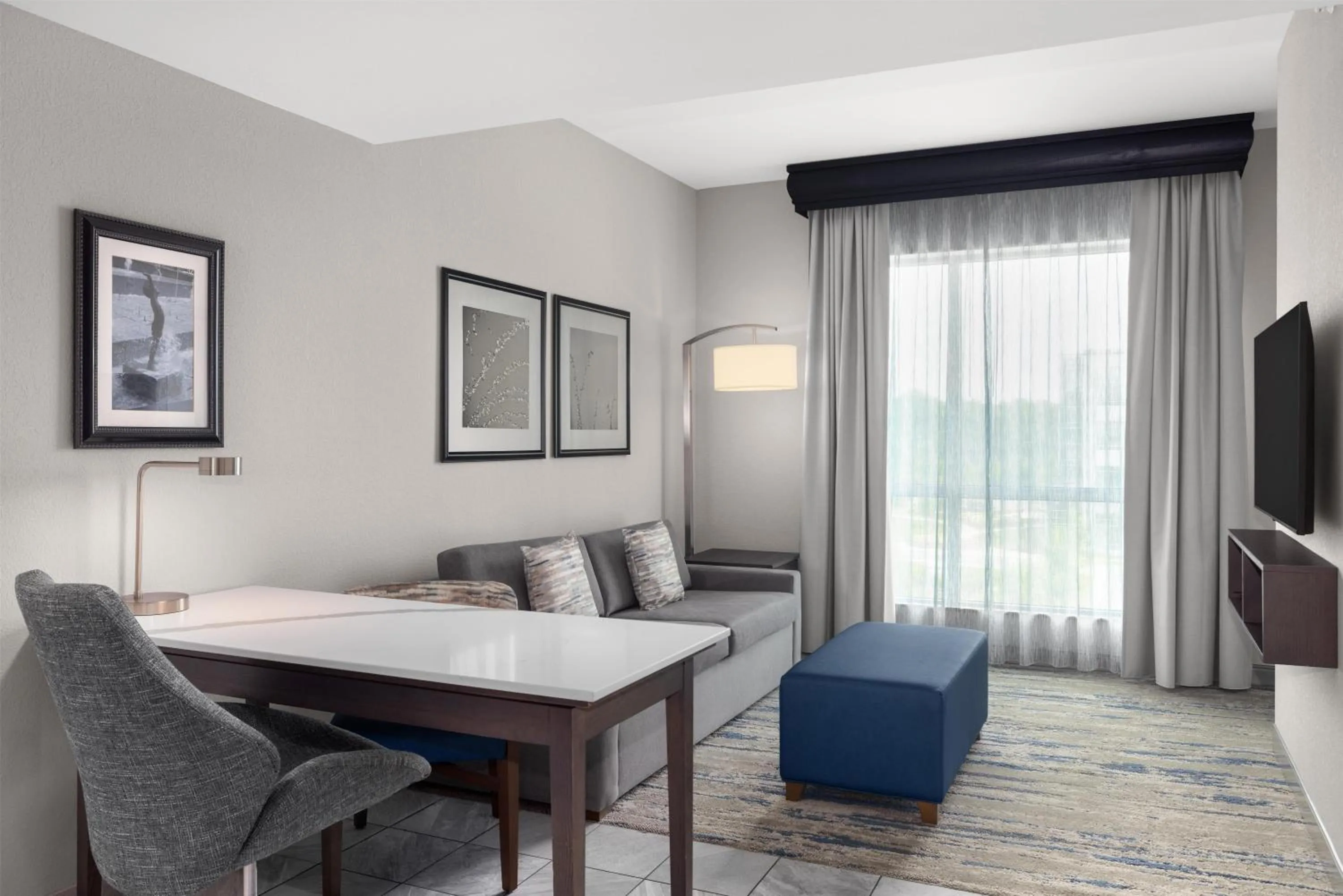 Bedroom in Embassy Suites Charlotte/Ayrsley