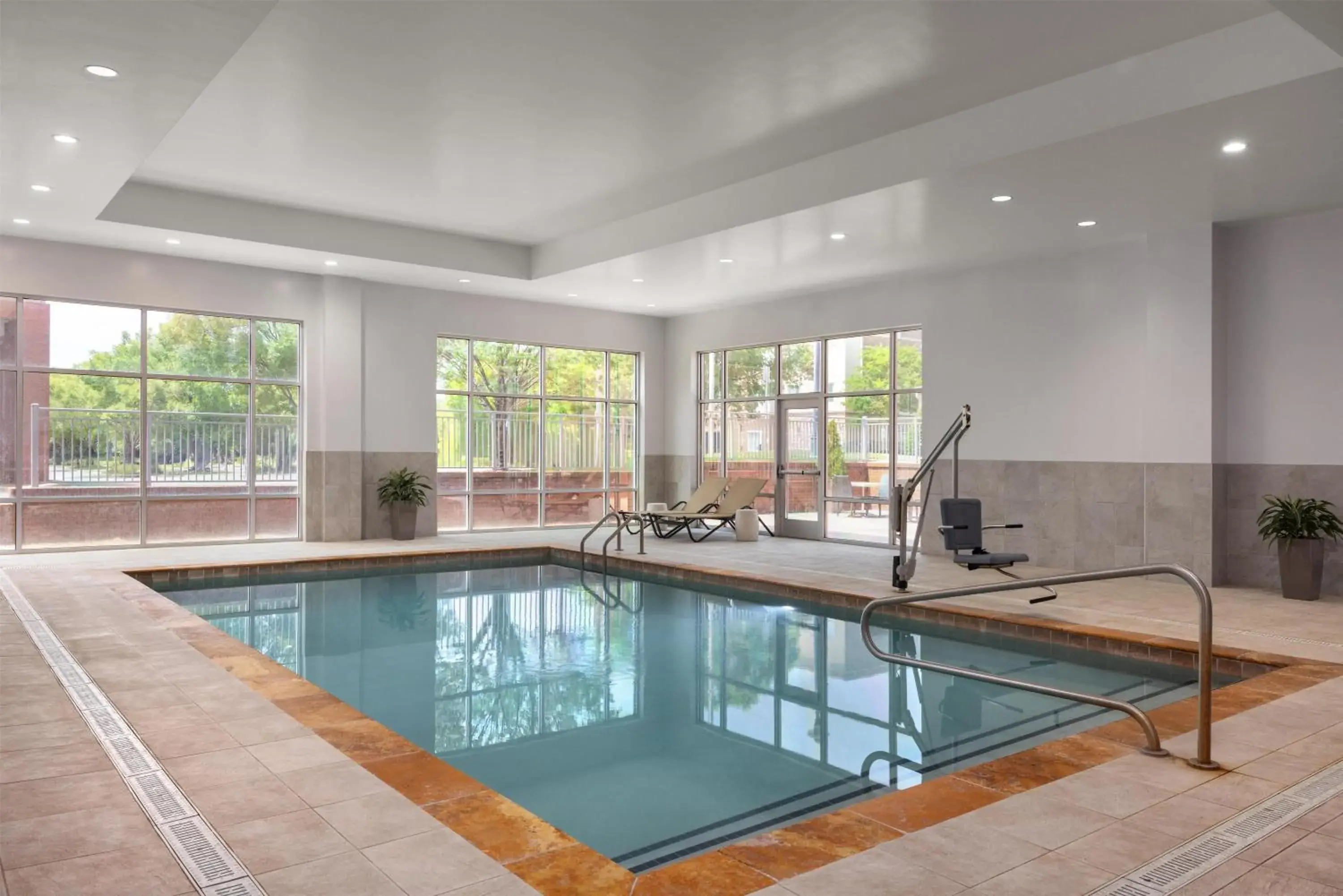 Pool view in Embassy Suites Charlotte/Ayrsley Pool view in Embassy Suites Charlotte/Ayrsley