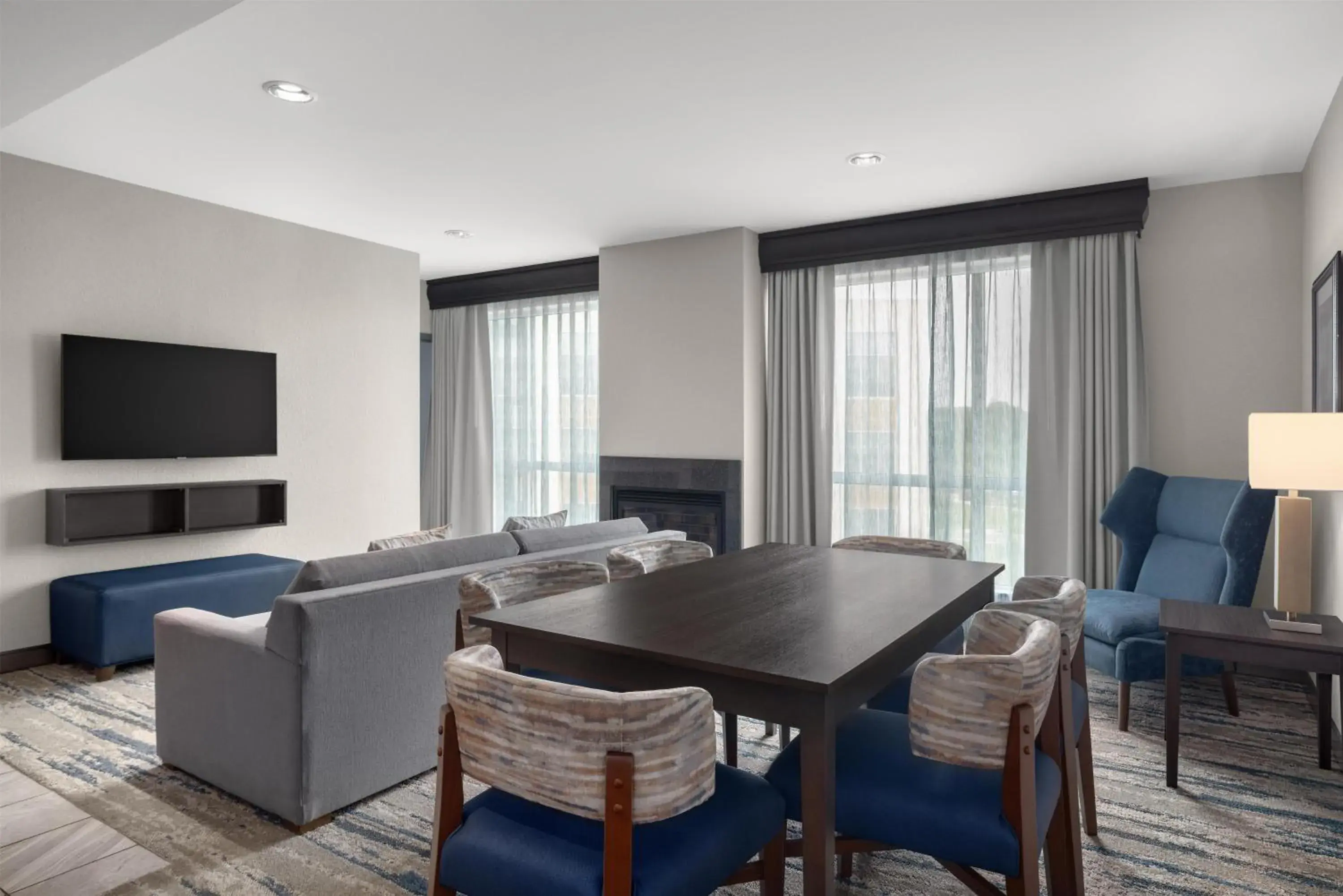 Living room in Embassy Suites Charlotte/Ayrsley Living room in Embassy Suites Charlotte/Ayrsley