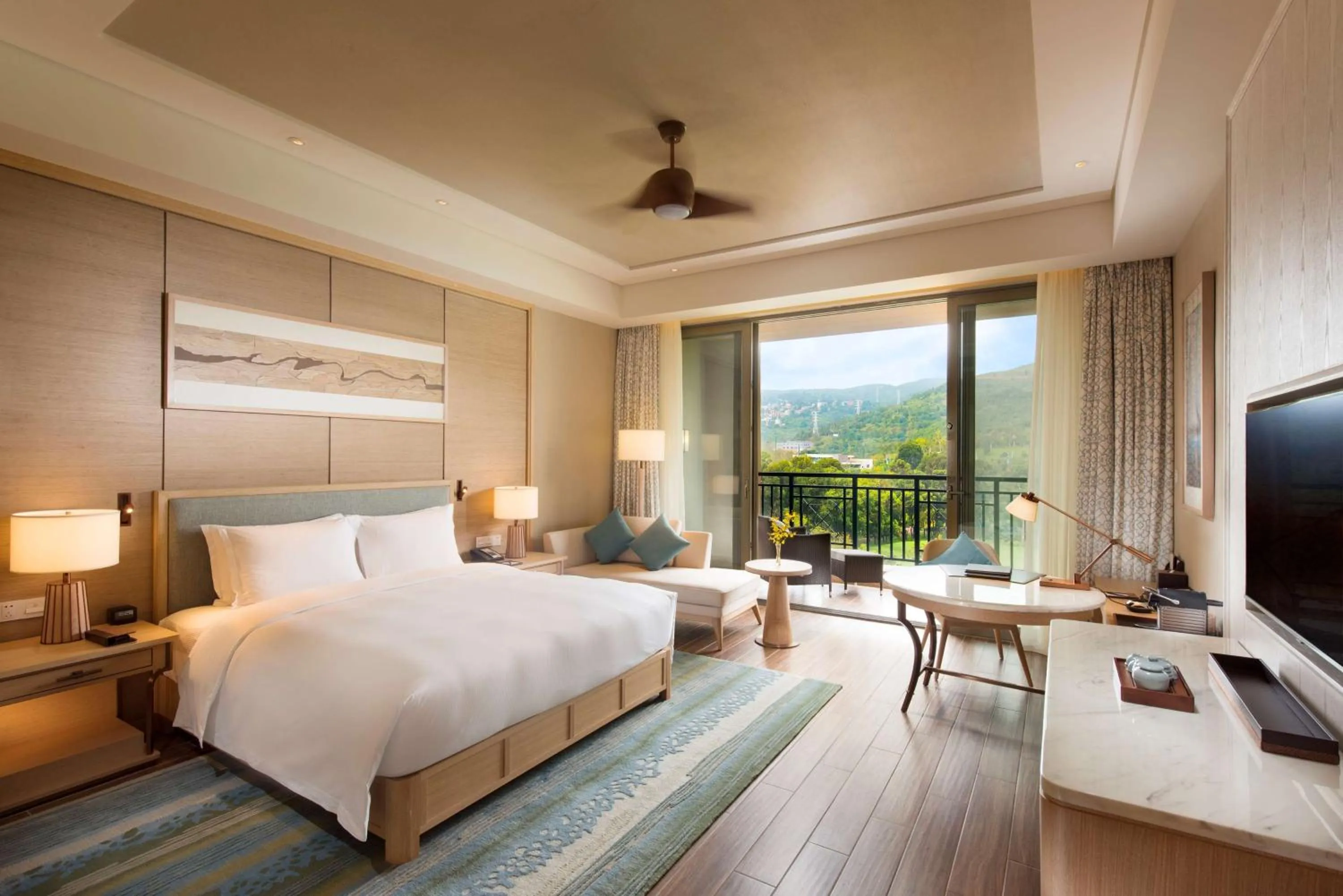 Bedroom, Bed in Hilton Yuxi Fuxian Lake