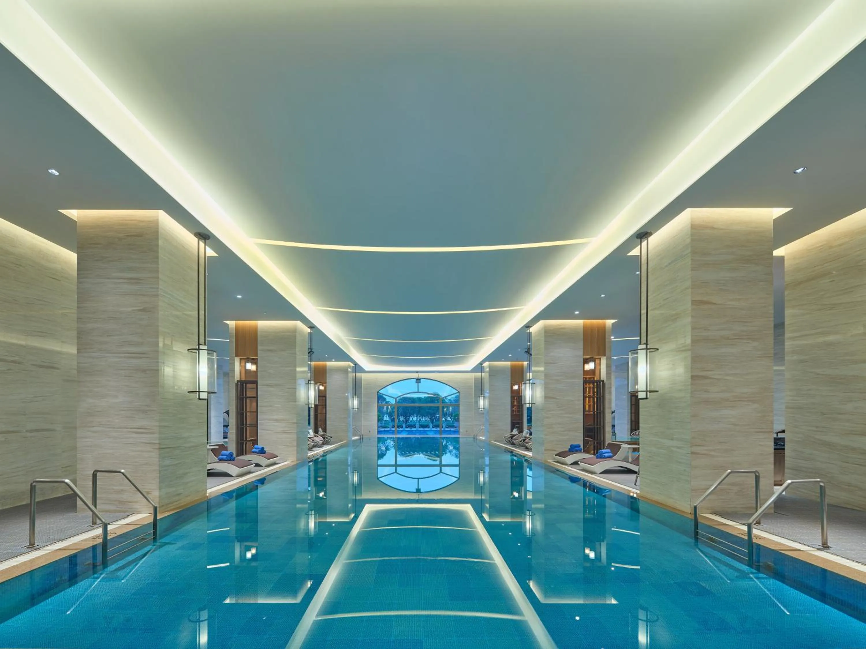 Swimming pool in Hilton Yuxi Fuxian Lake