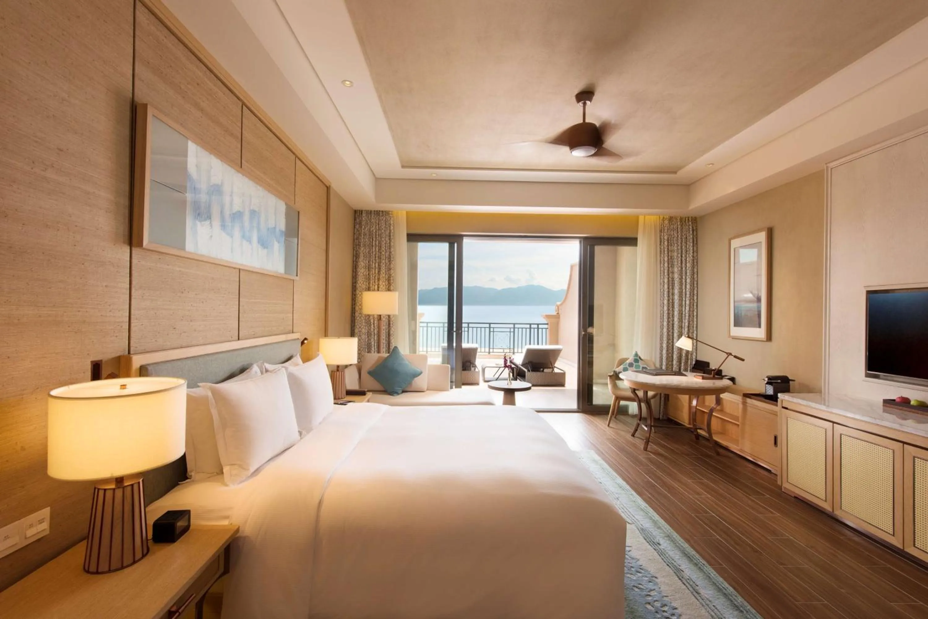 Bedroom, Bed in Hilton Yuxi Fuxian Lake