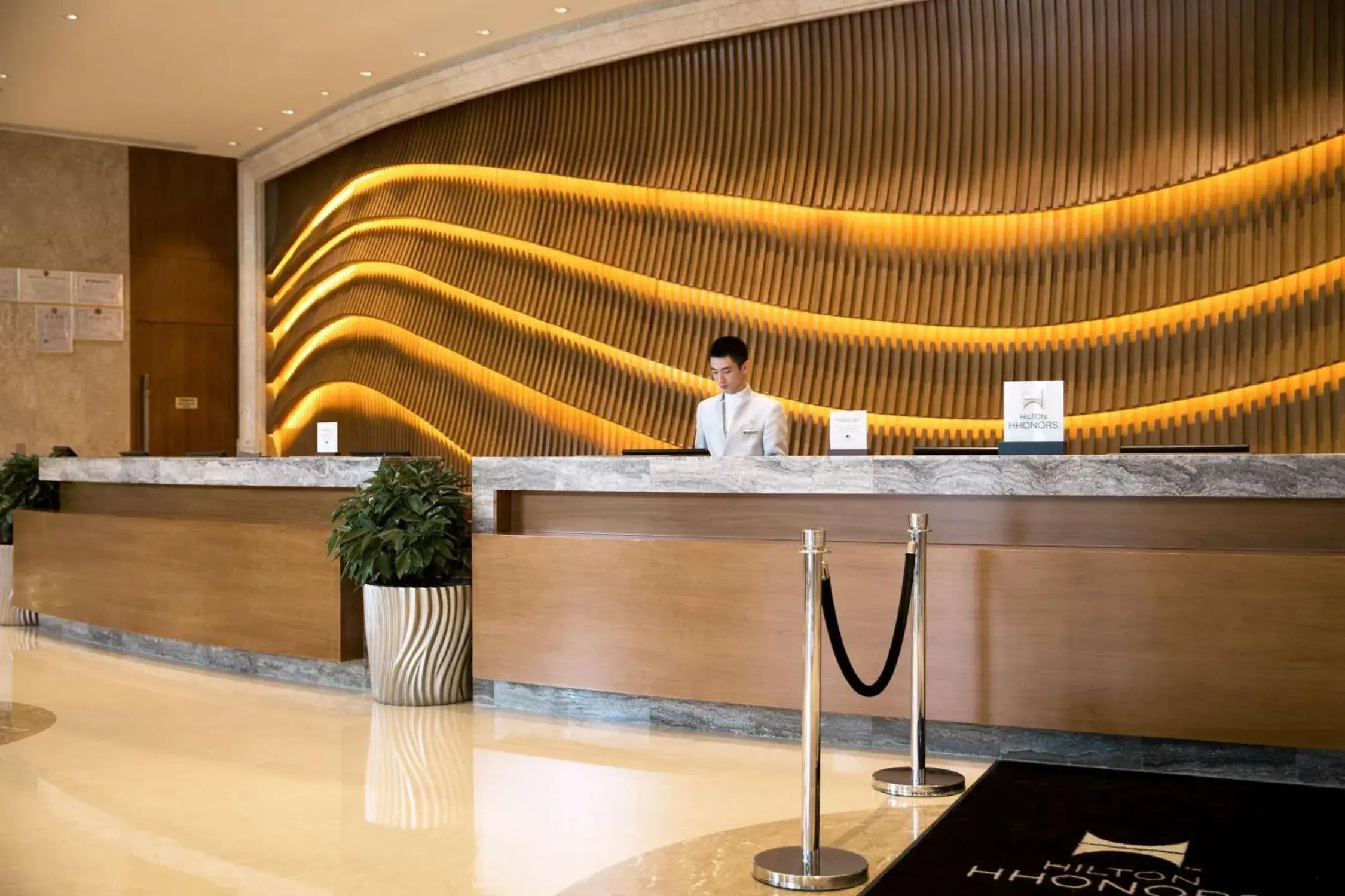 Lobby or reception in DoubleTree by Hilton Hotel Xiamen - Wuyuan Bay Lobby or reception in DoubleTree by Hilton Hotel Xiamen - Wuyuan Bay