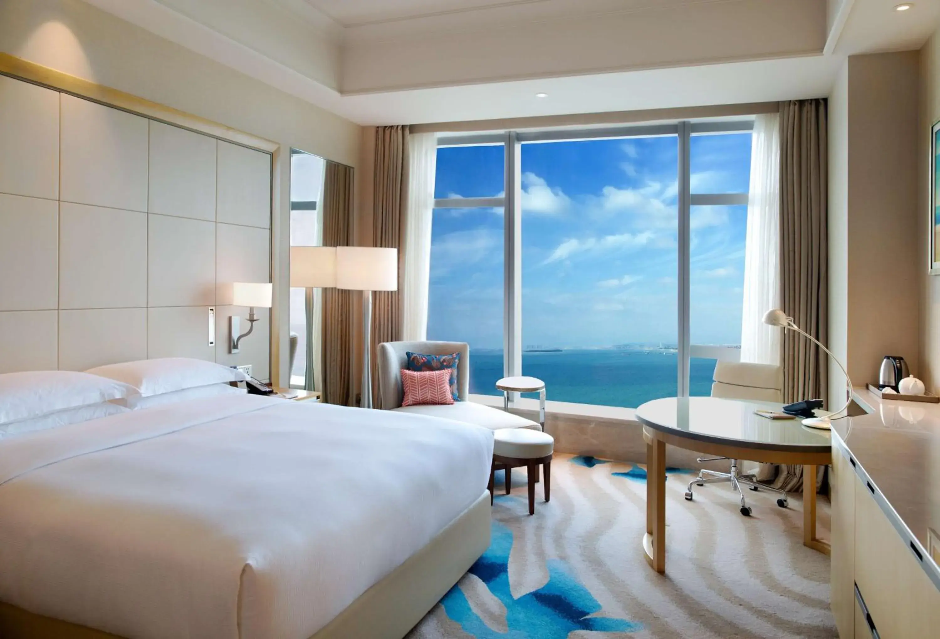 Bed in DoubleTree by Hilton Hotel Xiamen - Wuyuan Bay Bed in DoubleTree by Hilton Hotel Xiamen - Wuyuan Bay