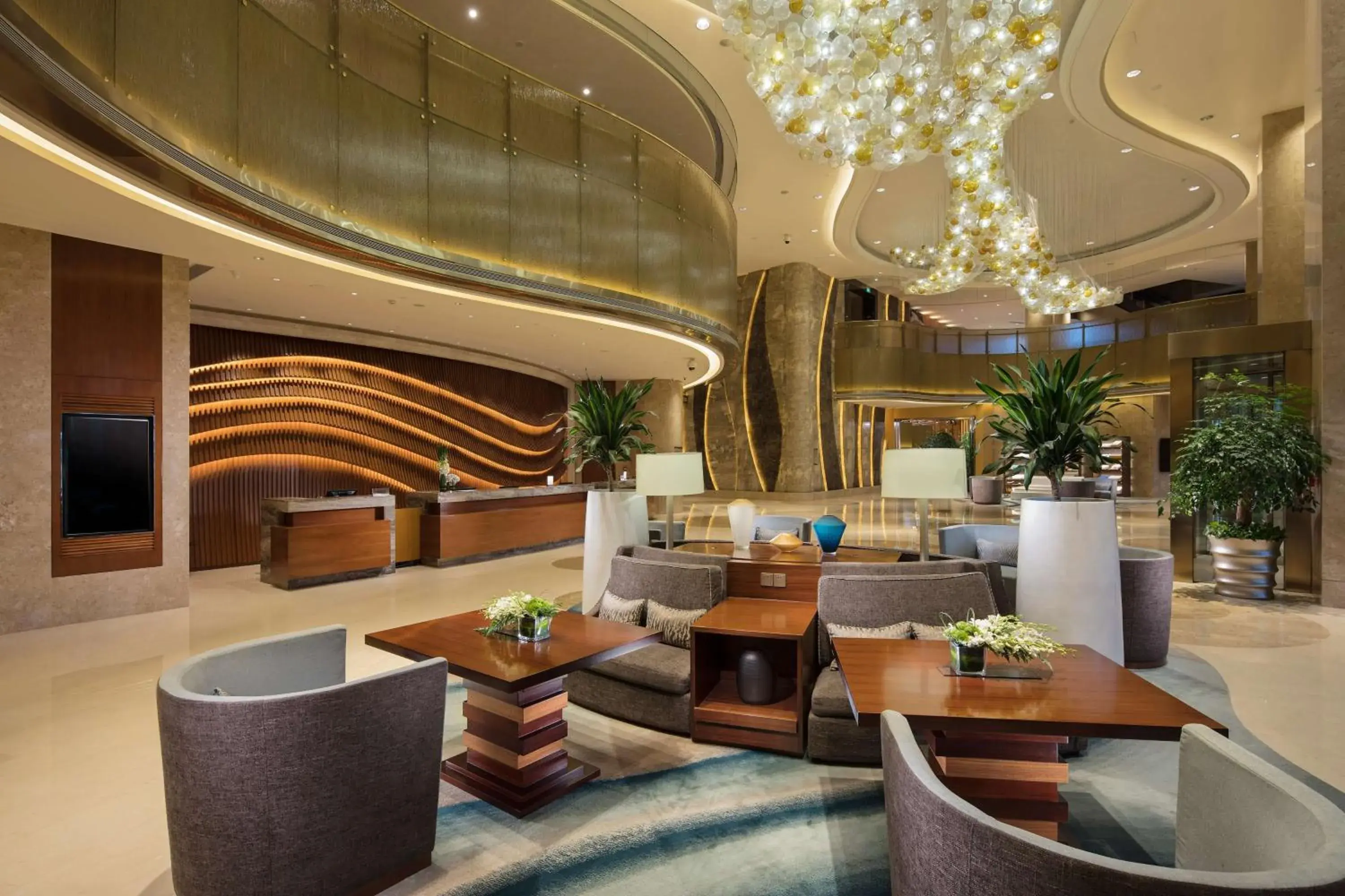 Lobby or reception in DoubleTree by Hilton Hotel Xiamen - Wuyuan Bay Lobby or reception in DoubleTree by Hilton Hotel Xiamen - Wuyuan Bay