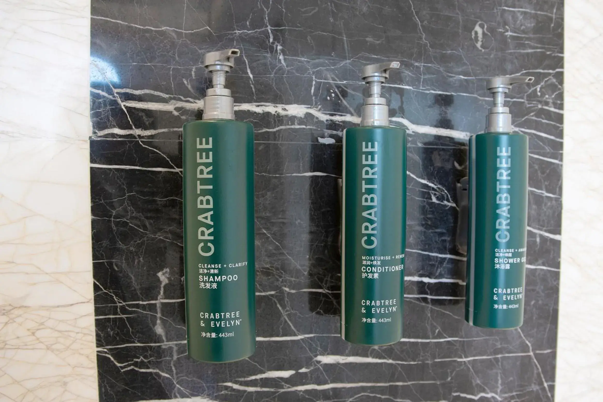 Deluxe Twin Room with City View in DoubleTree by Hilton Hotel Xiamen - Wuyuan Bay Deluxe Twin Room with City View in DoubleTree by Hilton Hotel Xiamen - Wuyuan Bay