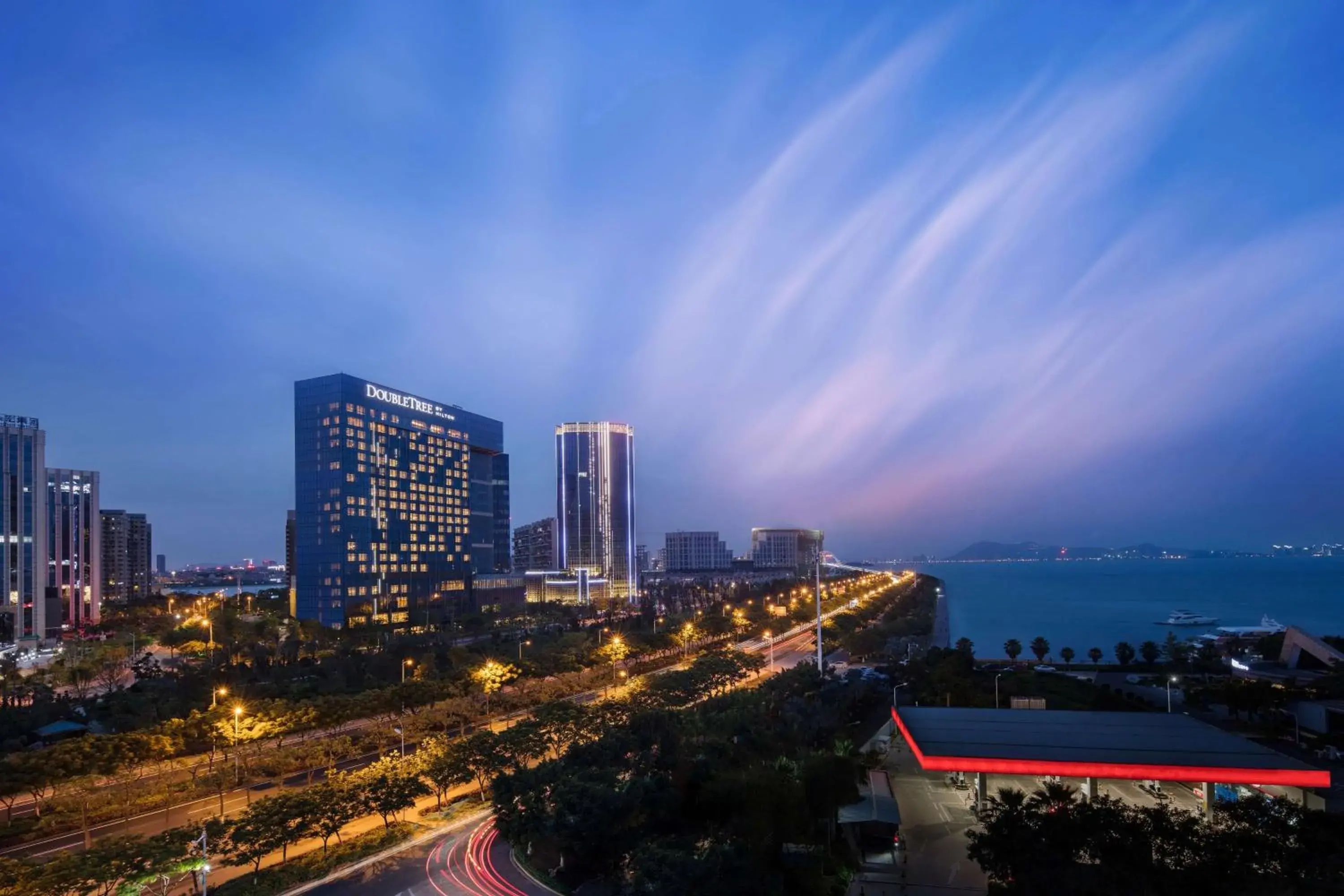 Property building in DoubleTree by Hilton Hotel Xiamen - Wuyuan Bay Property building in DoubleTree by Hilton Hotel Xiamen - Wuyuan Bay
