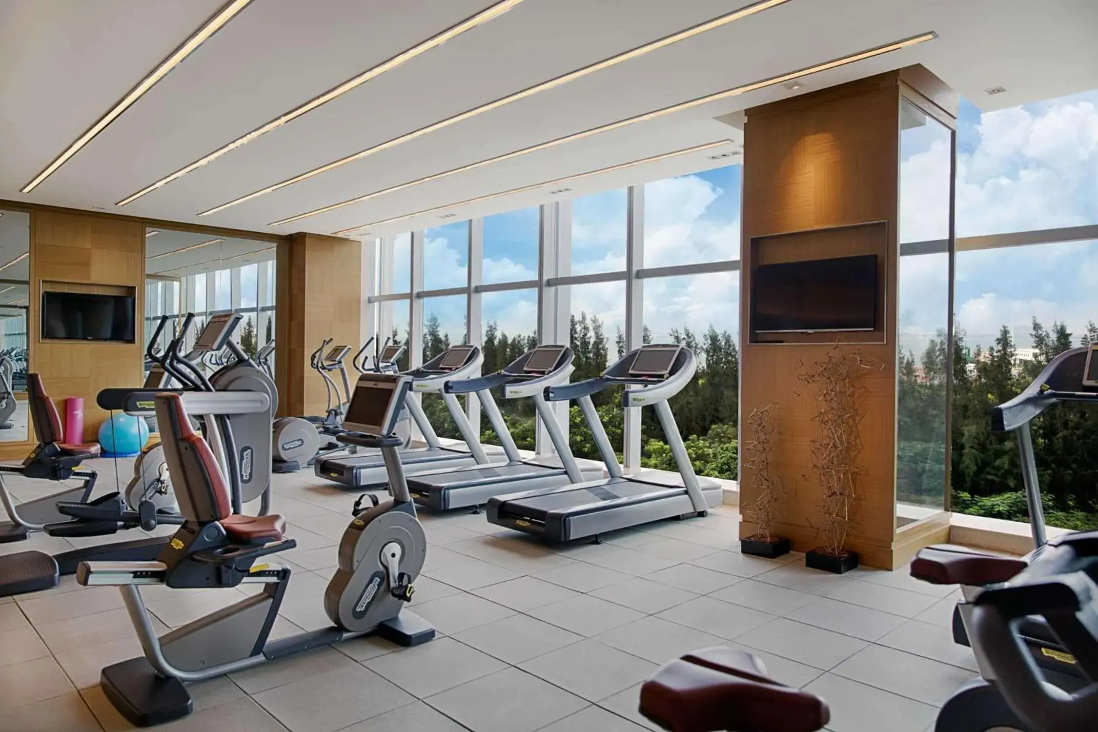 Fitness centre/facilities in DoubleTree by Hilton Hotel Xiamen - Wuyuan Bay Fitness centre/facilities in DoubleTree by Hilton Hotel Xiamen - Wuyuan Bay
