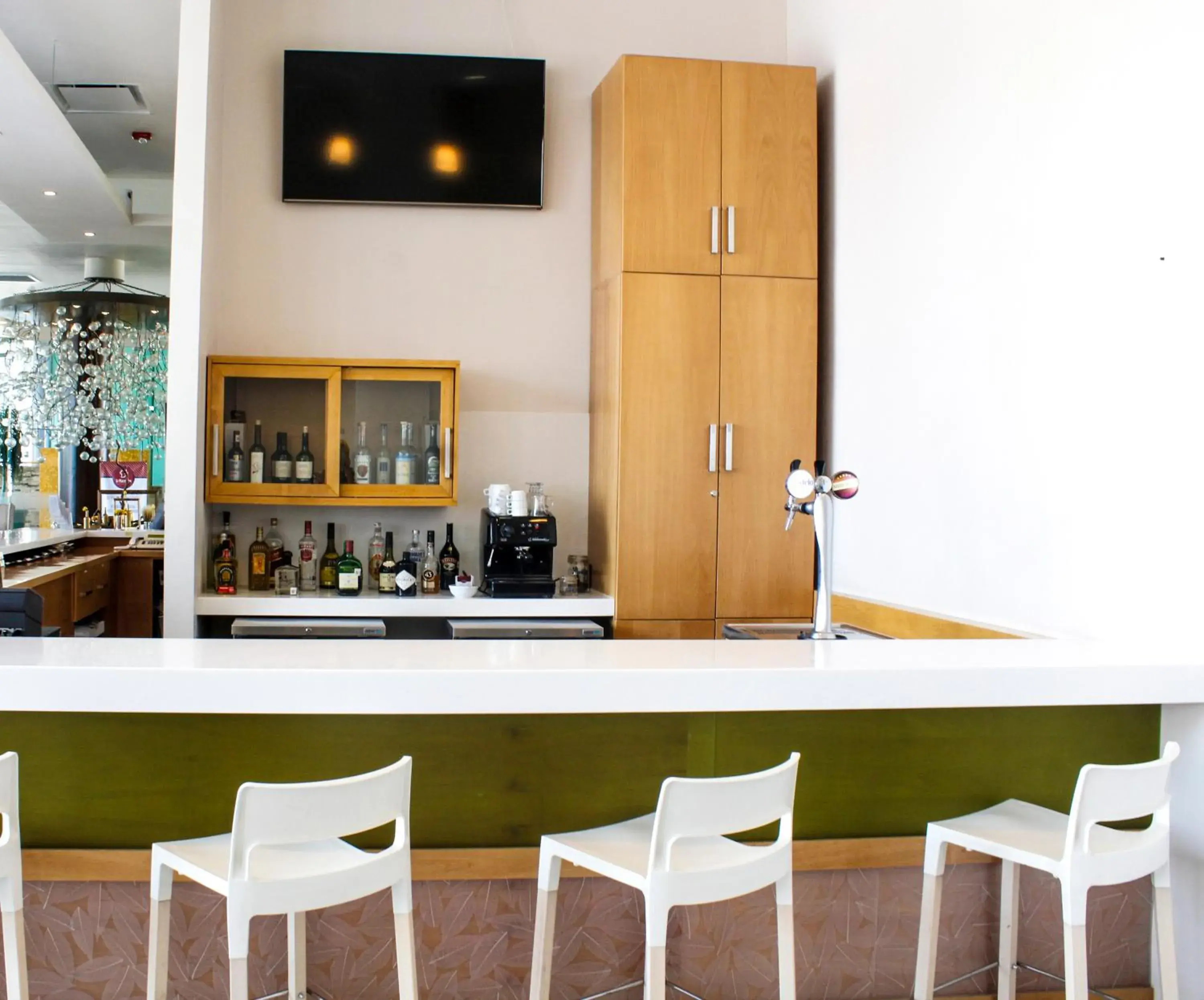 Lounge or bar in Hampton Inn & Suites by Hilton Aguascalientes Aeropuerto Lounge or bar in Hampton Inn & Suites by Hilton Aguascalientes Aeropuerto