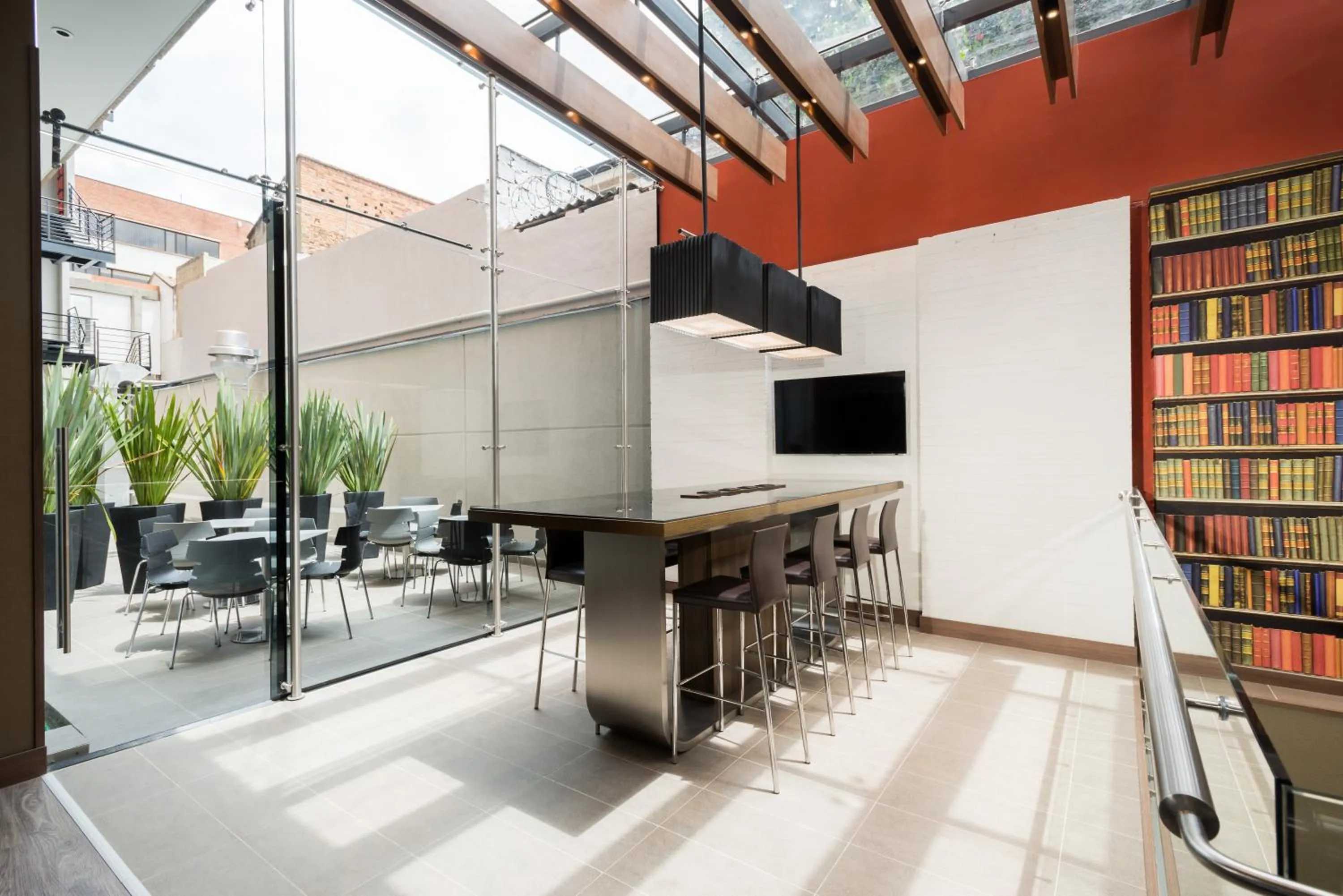 Communal lounge/ TV room in Hampton by Hilton Bogota Usaquen