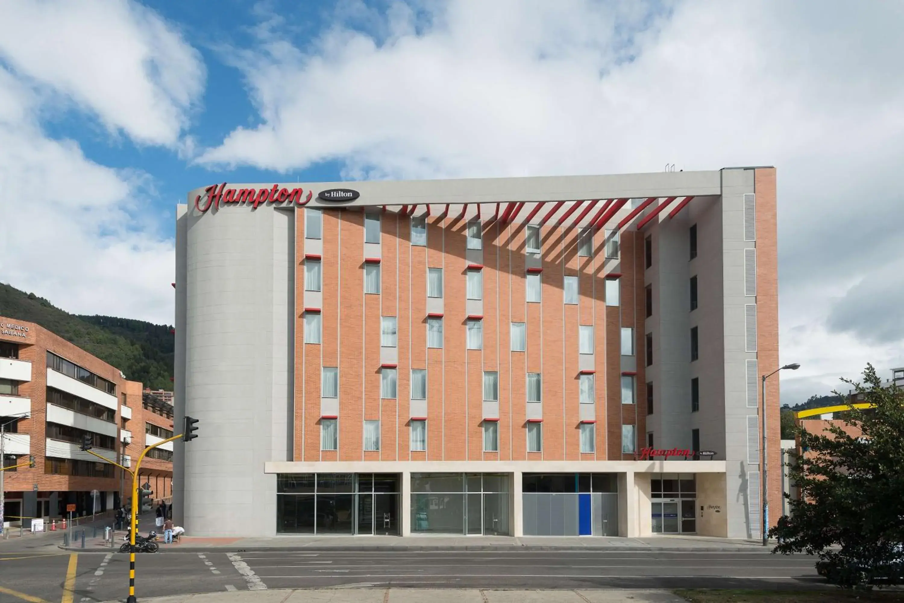 Property building in Hampton by Hilton Bogota Usaquen Property building in Hampton by Hilton Bogota Usaquen