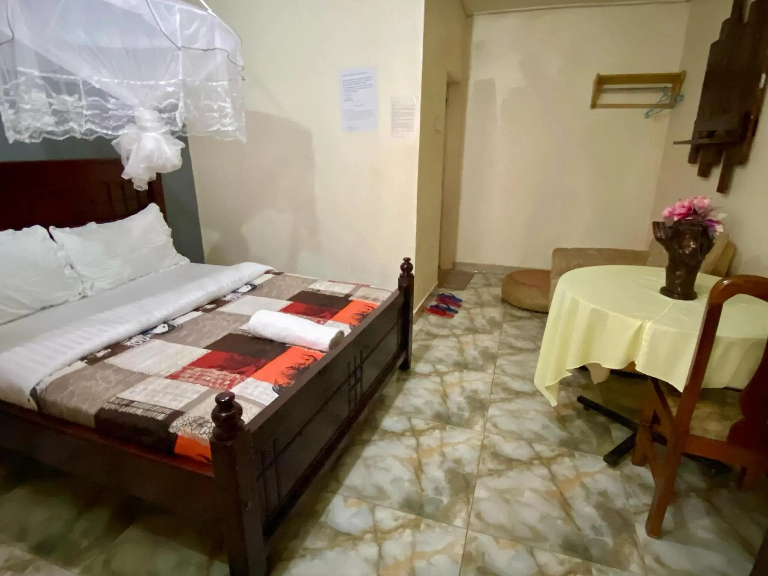 Single Room with Garden View in Gorilla African Guest House Single Room with Garden View in Gorilla African Guest House