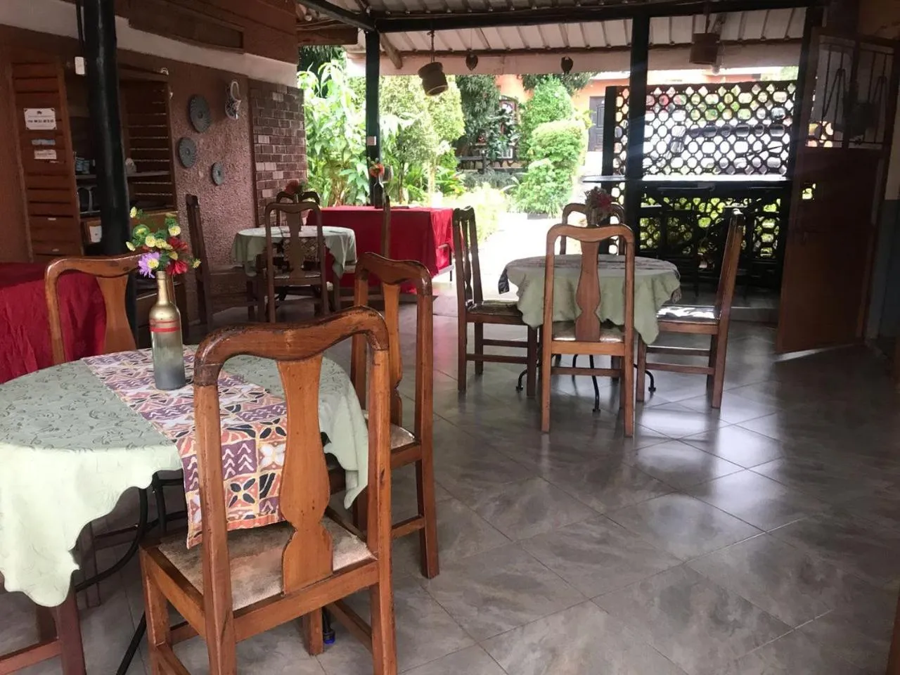 Restaurant/places to eat in Gorilla African Guest House
