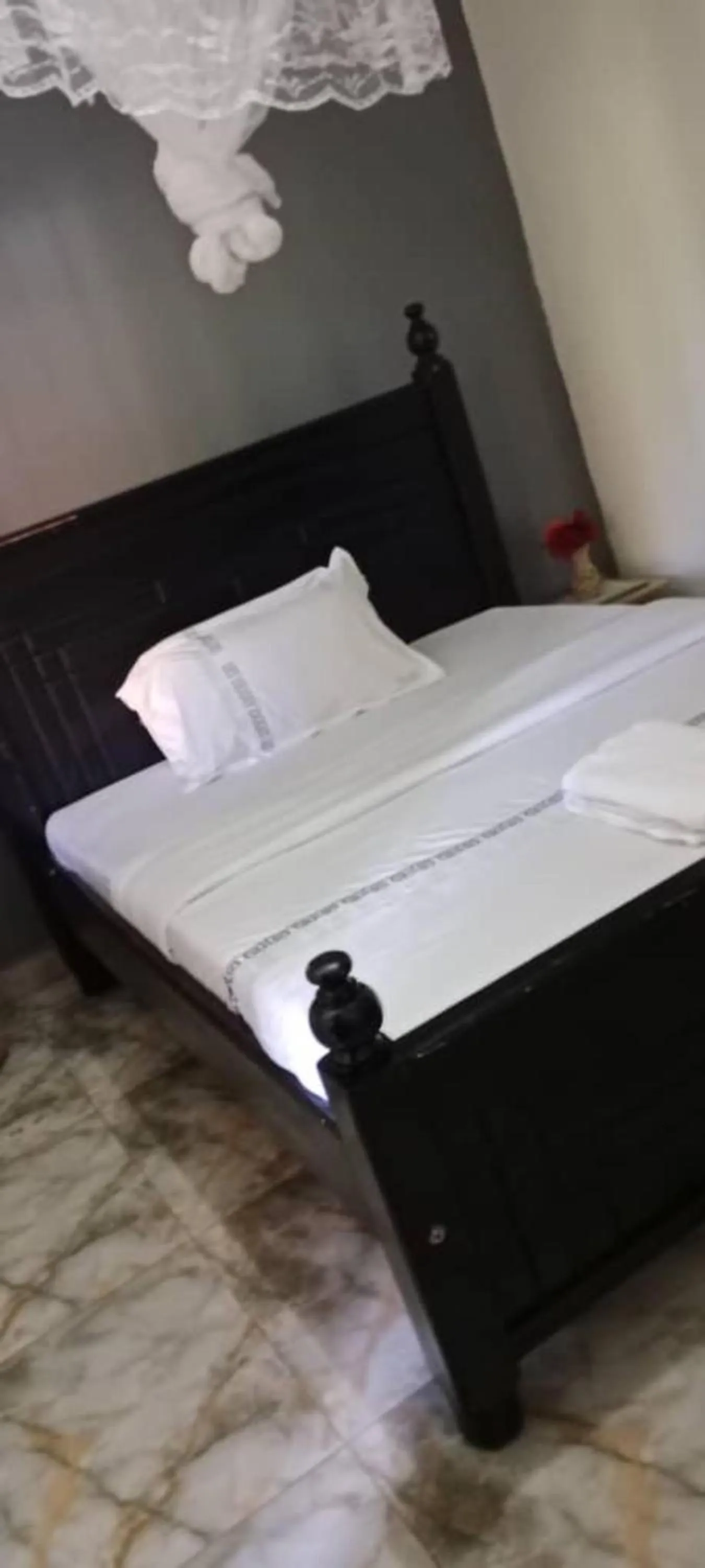 Bed in Gorilla African Guest House
