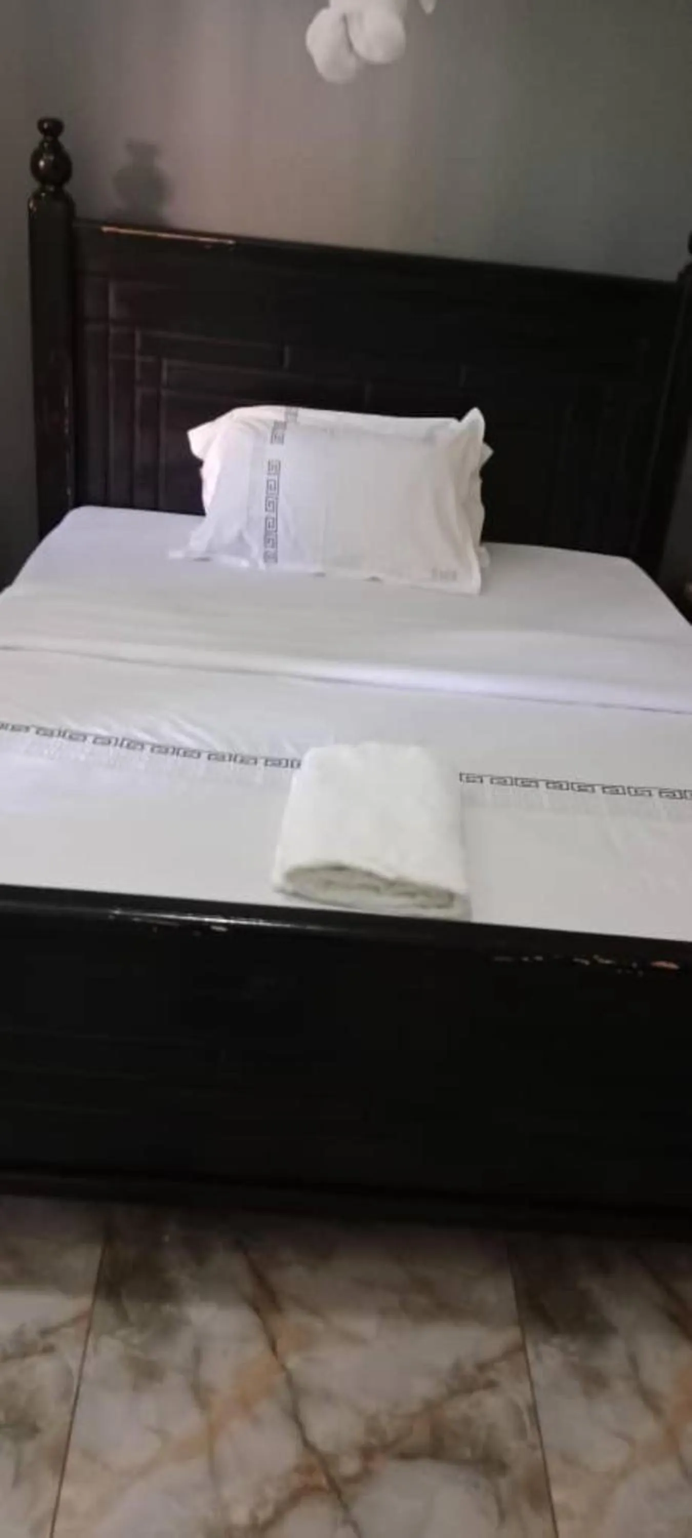 Bed in Gorilla African Guest House