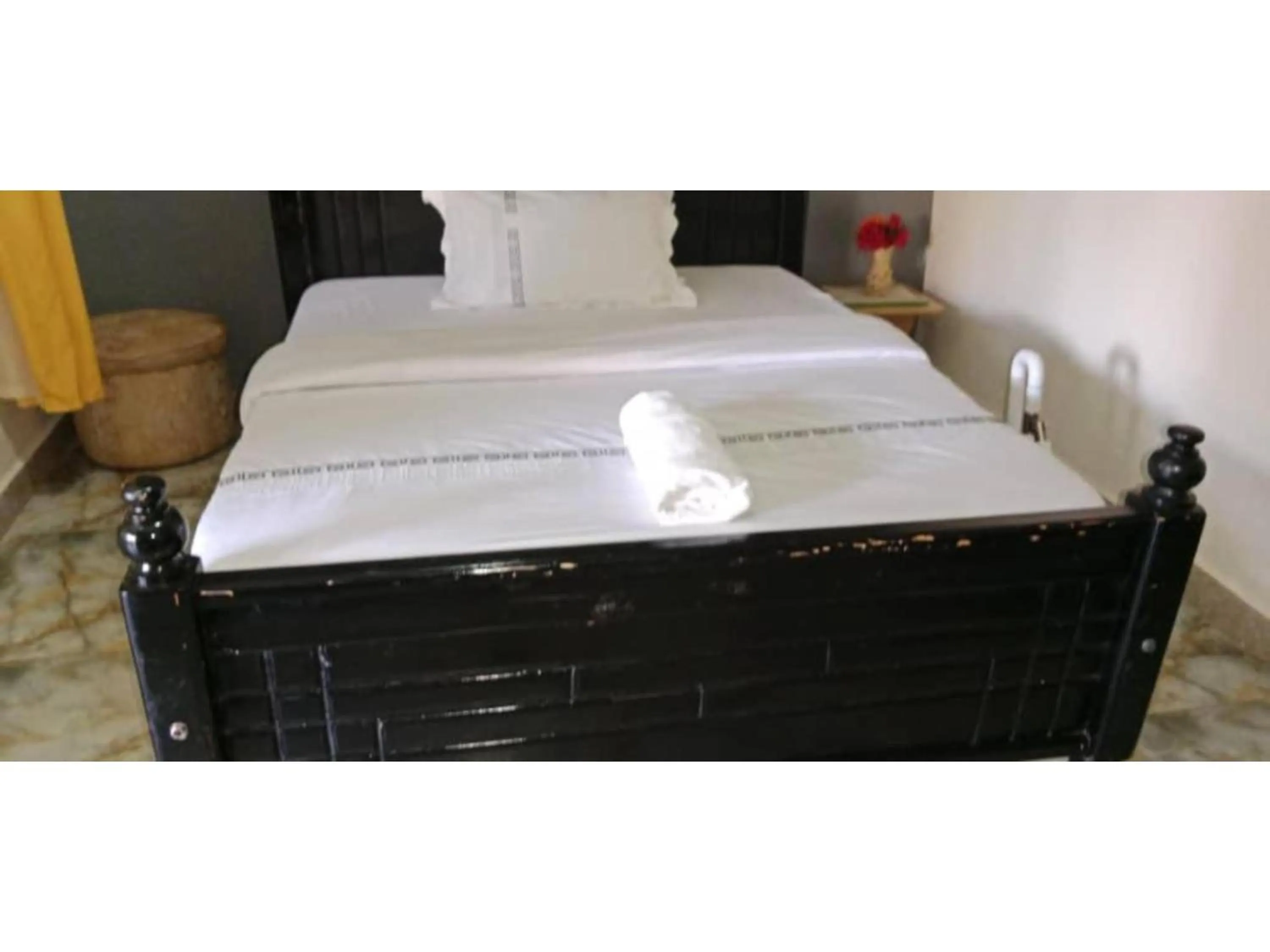 Bed in Gorilla African Guest House