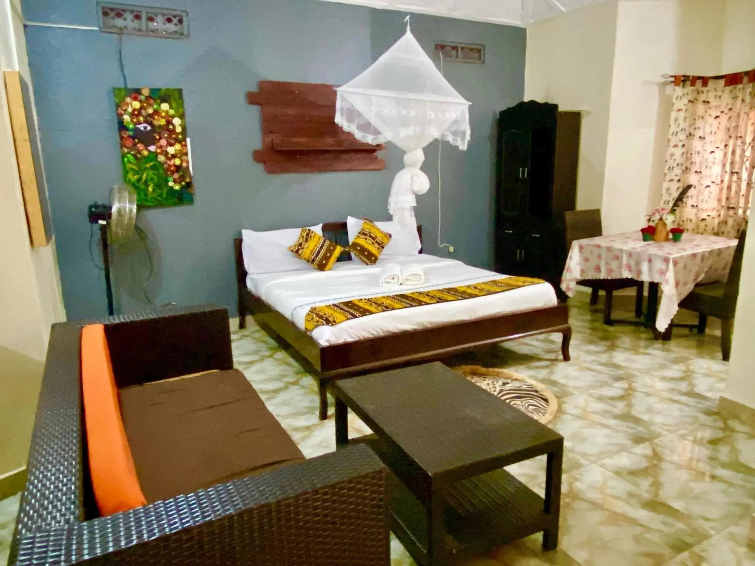 Deluxe Double Room in Gorilla African Guest House Deluxe Double Room in Gorilla African Guest House