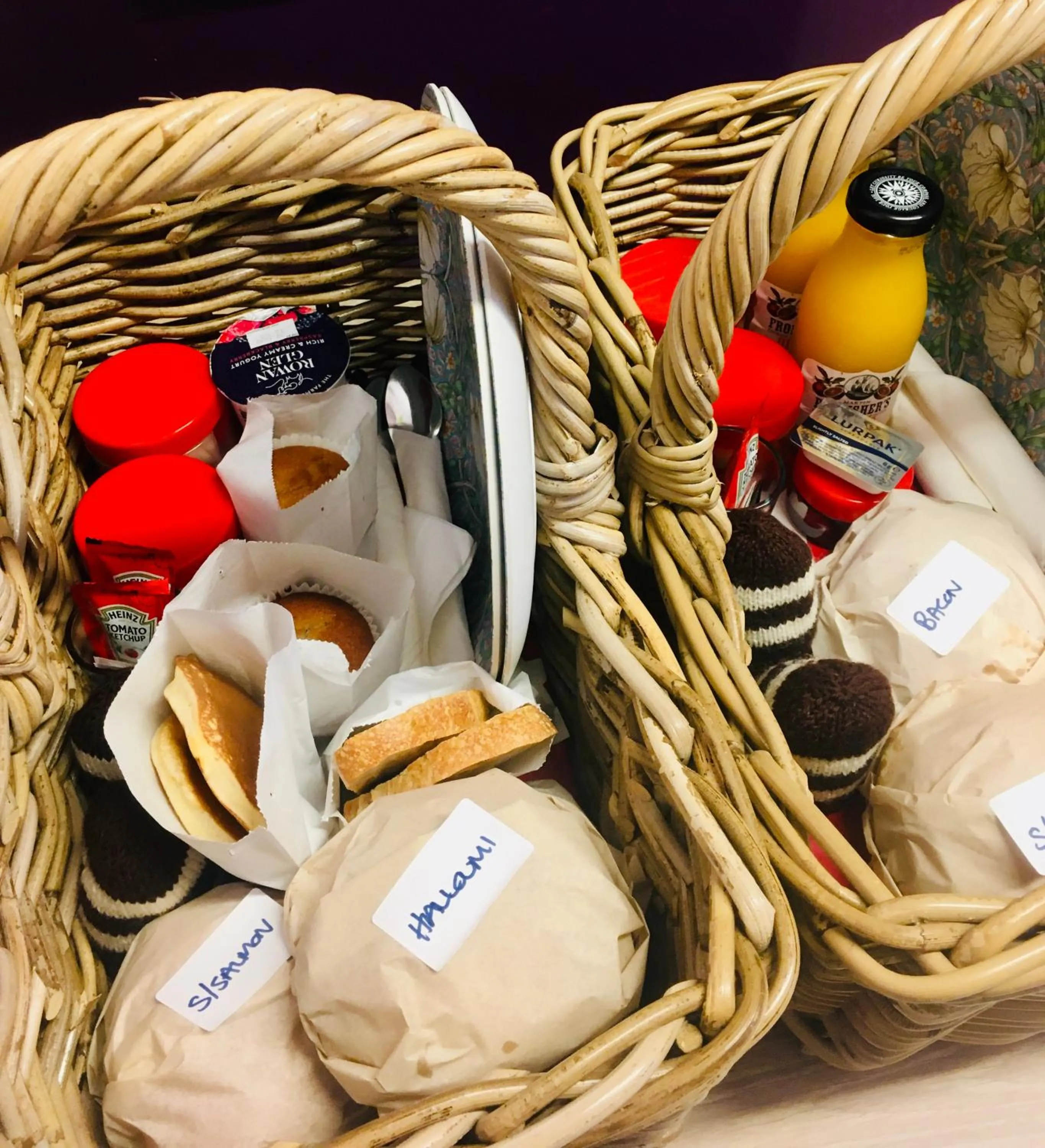 Breakfast in Burnside Lodge