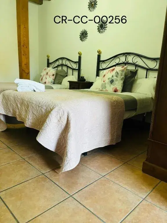 Double Room with Two Double Beds - single occupancy in Casa Rural Puerto del Emperador Double Room with Two Double Beds - single occupancy in Casa Rural Puerto del Emperador