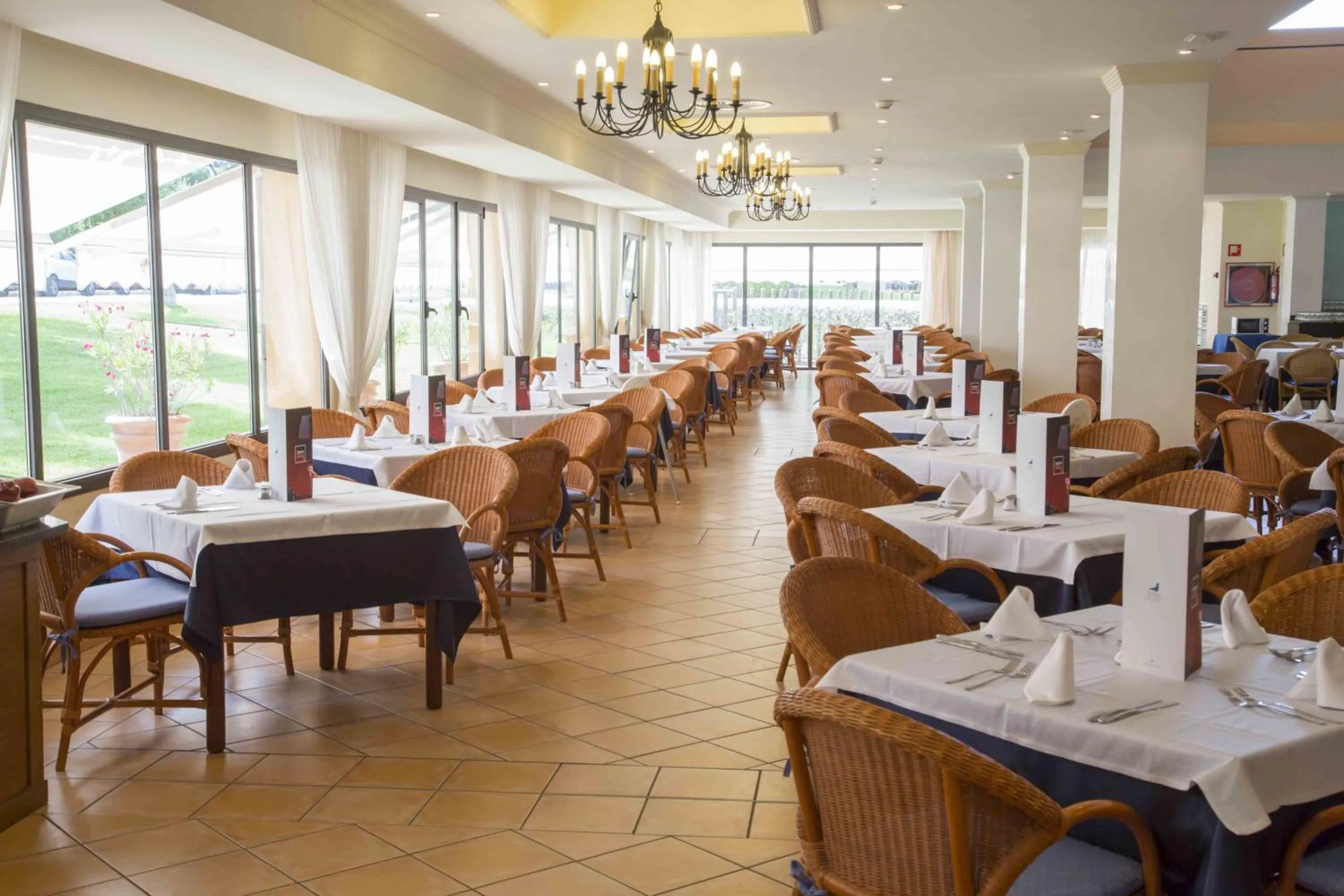 Restaurant/places to eat in Vell Mari Hotel & Resort