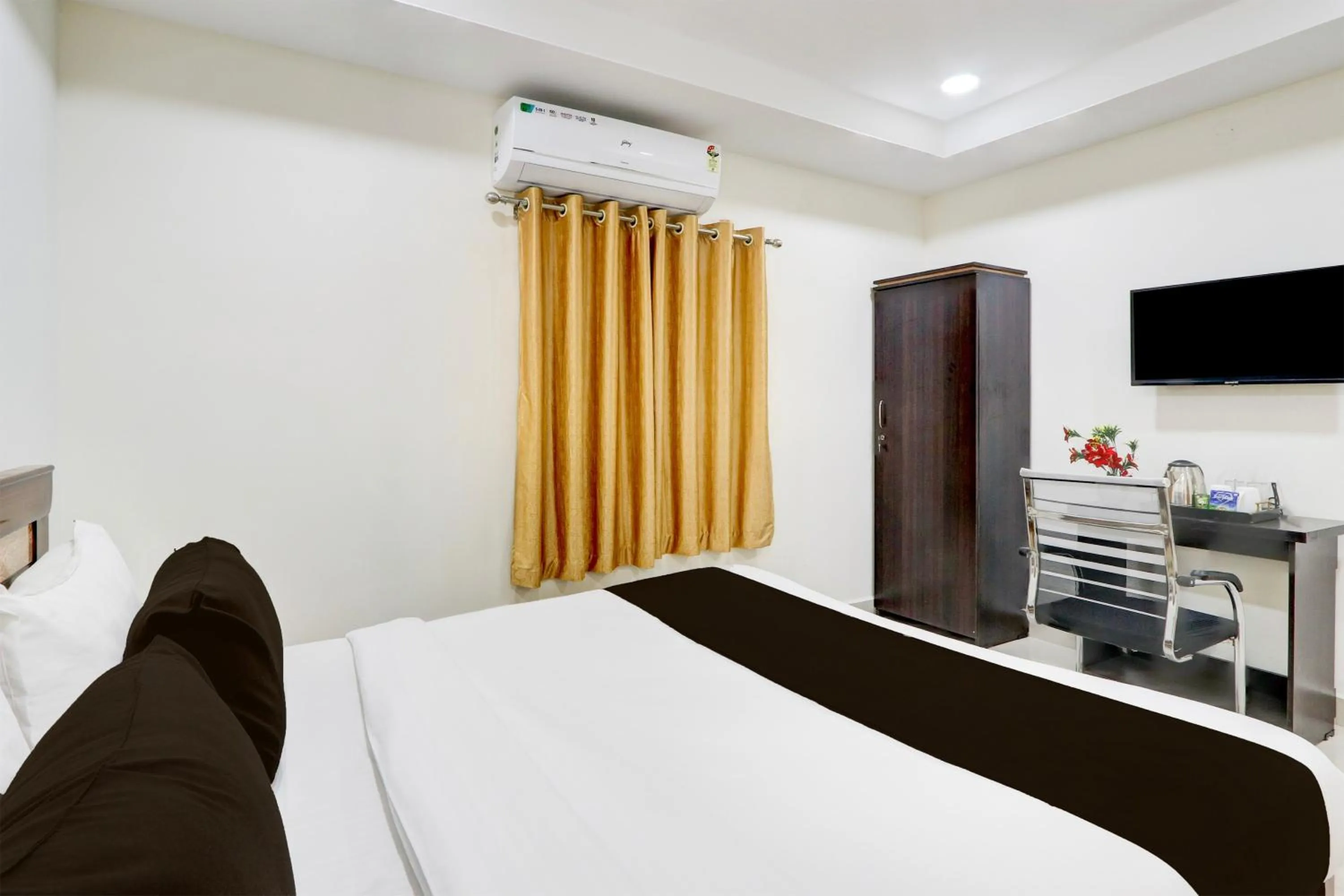 Bedroom, Bed in Super Collection O Madhapur Near Cyber Tower
