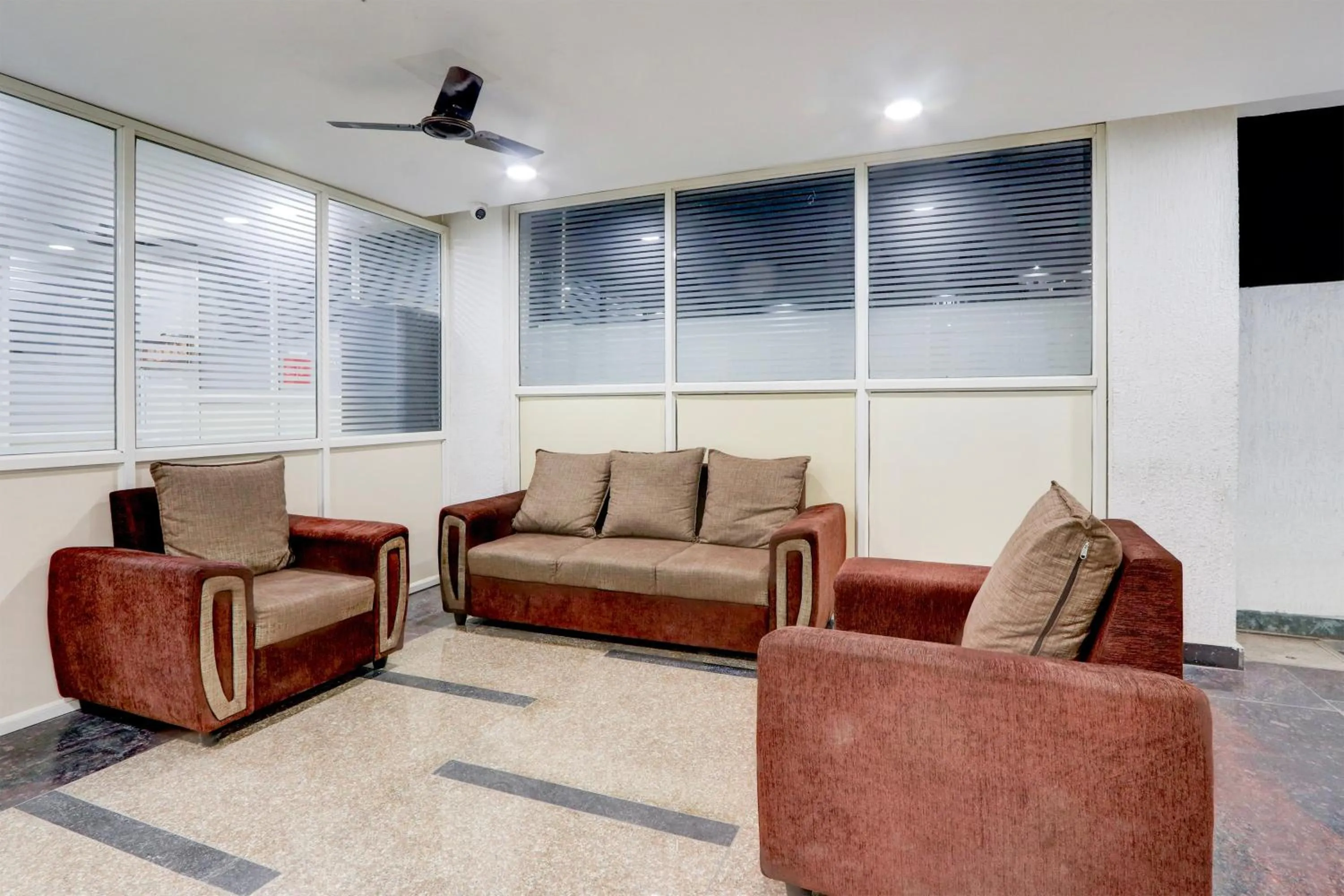 Lobby or reception in Super Collection O Madhapur Near Cyber Tower