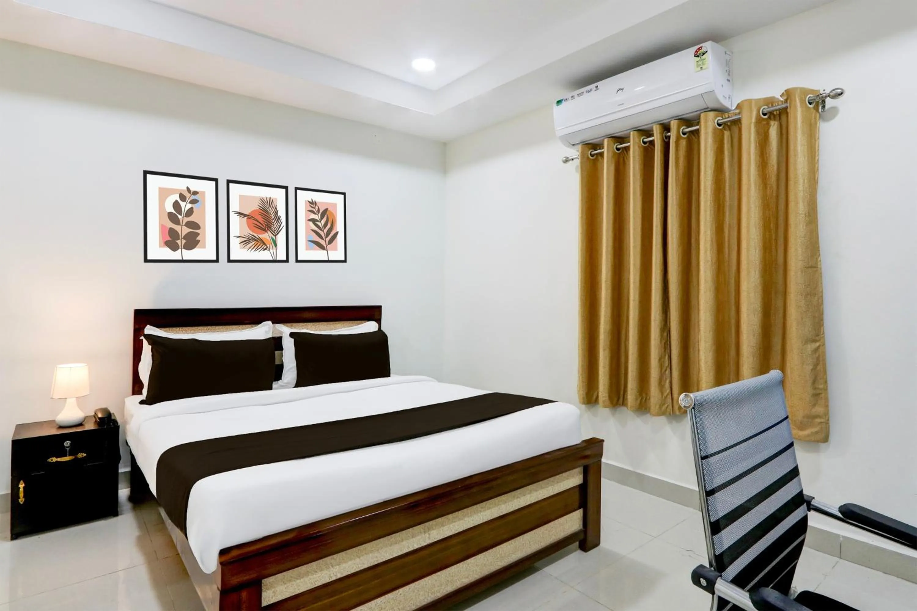 Bedroom, Bed in Super Collection O Madhapur Near Cyber Tower
