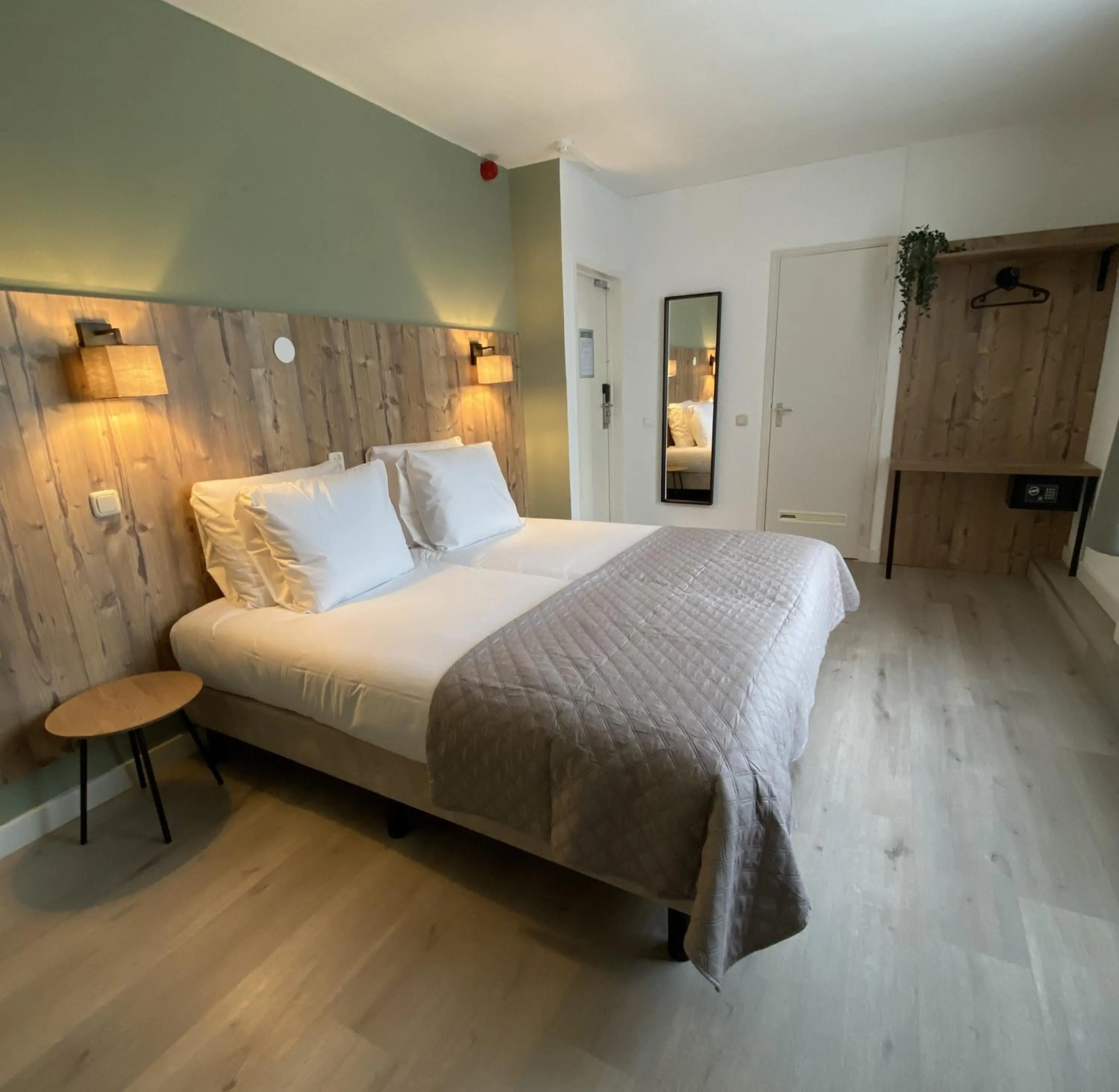 Economy Double Room in Hotel Emilia